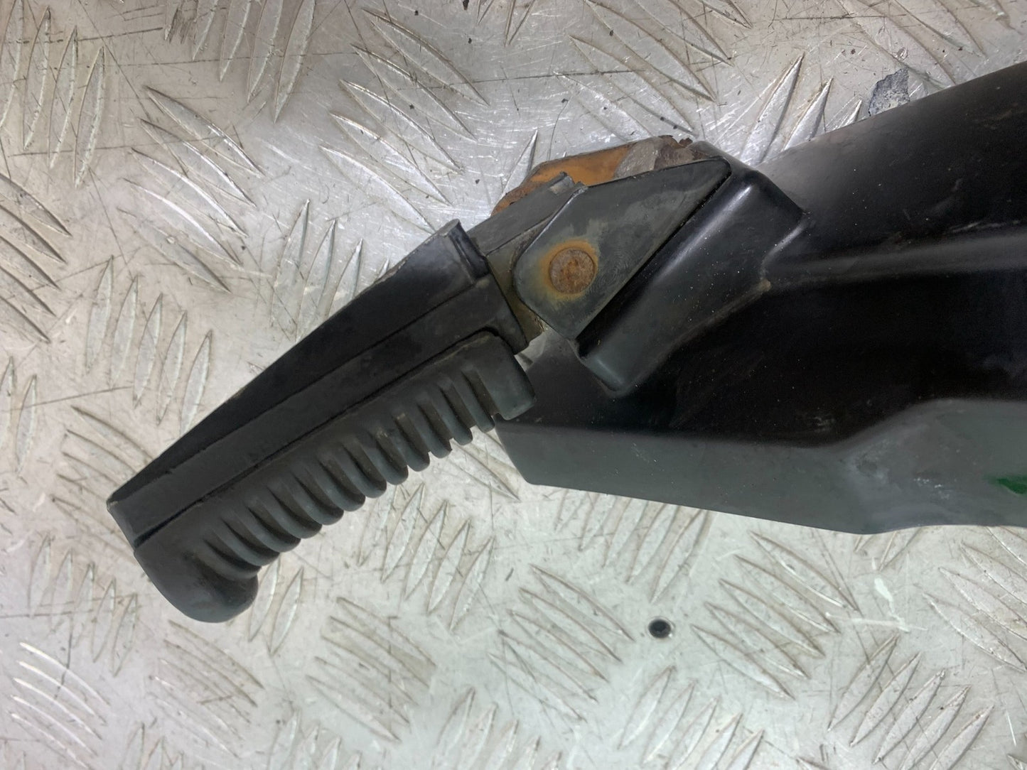 SINNIS HOODLUM 125 LEFT REAR HANGER AND PEG    YEAR 2021-2025 (CMB1196)