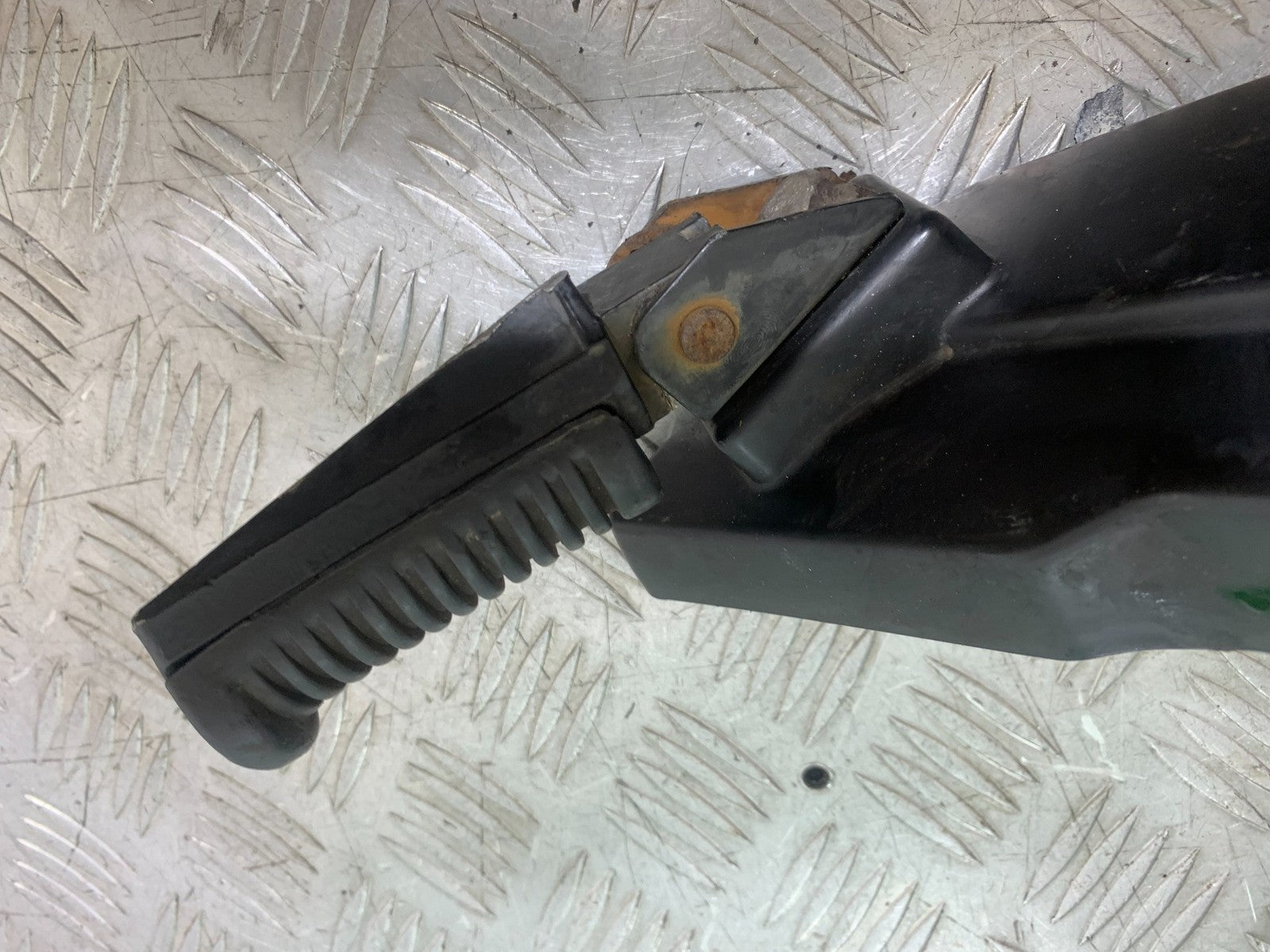 SINNIS HOODLUM 125 LEFT REAR HANGER AND PEG    YEAR 2021-2025 (CMB1196)