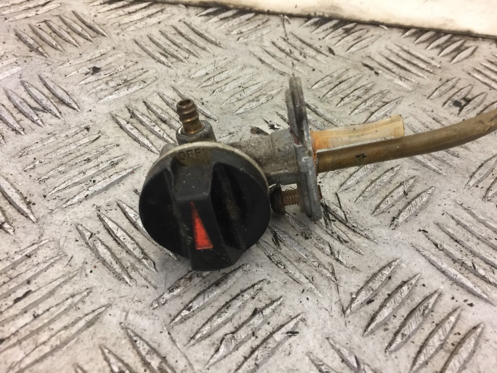 YAMAHA FZR1000 FZR 1000 GENESIS PETROL TAP  (STOCK 433)