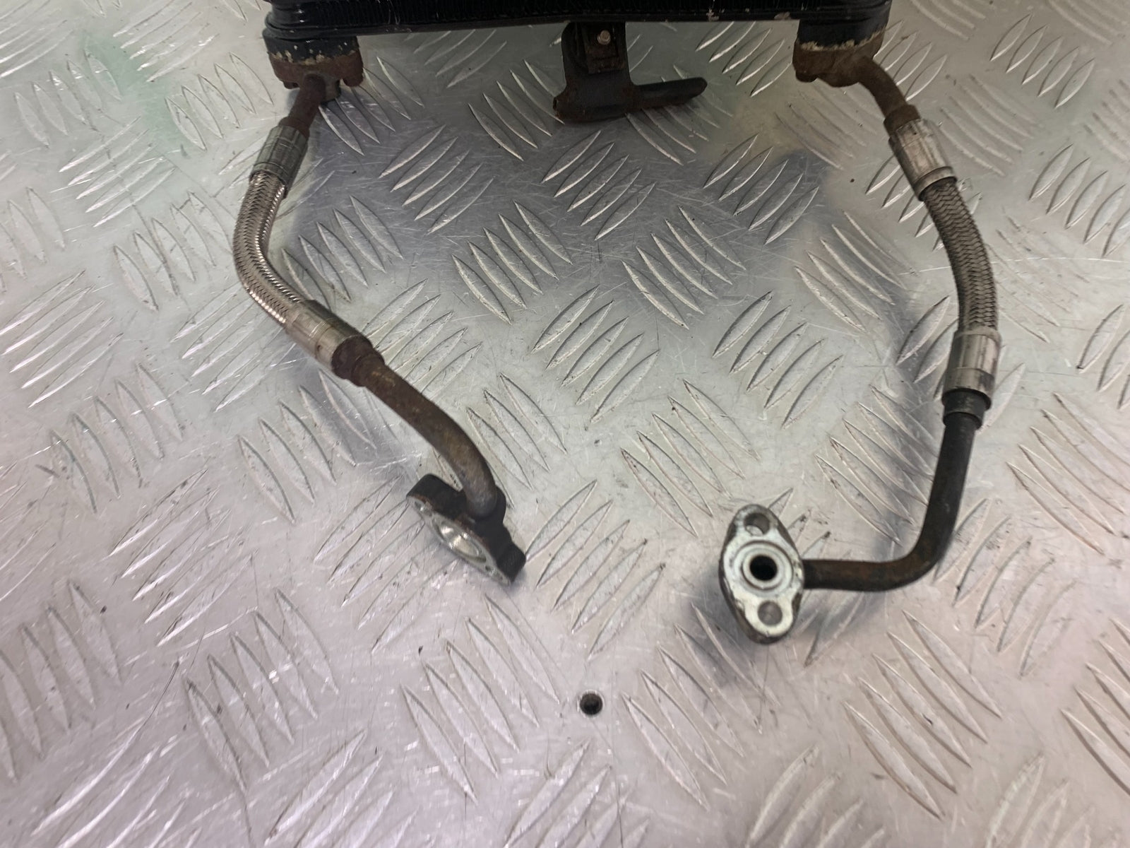 TRIUMPH SPRINT ST 955I OIL COOLER AND LINES YEAR 1999 TO 2004 (CMB1089)
