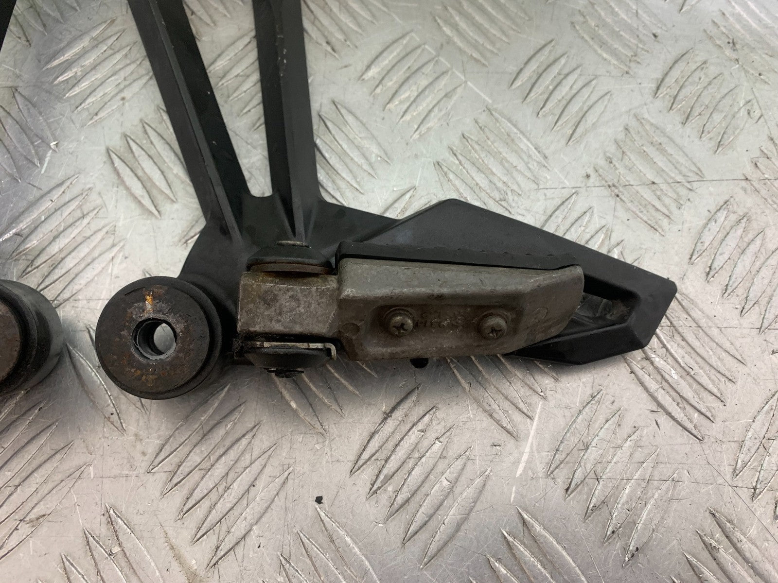 KAWASAKI Z1000 SX REAR HANGERS AND PEGS  YEAR 2014-16 (CMB1264)