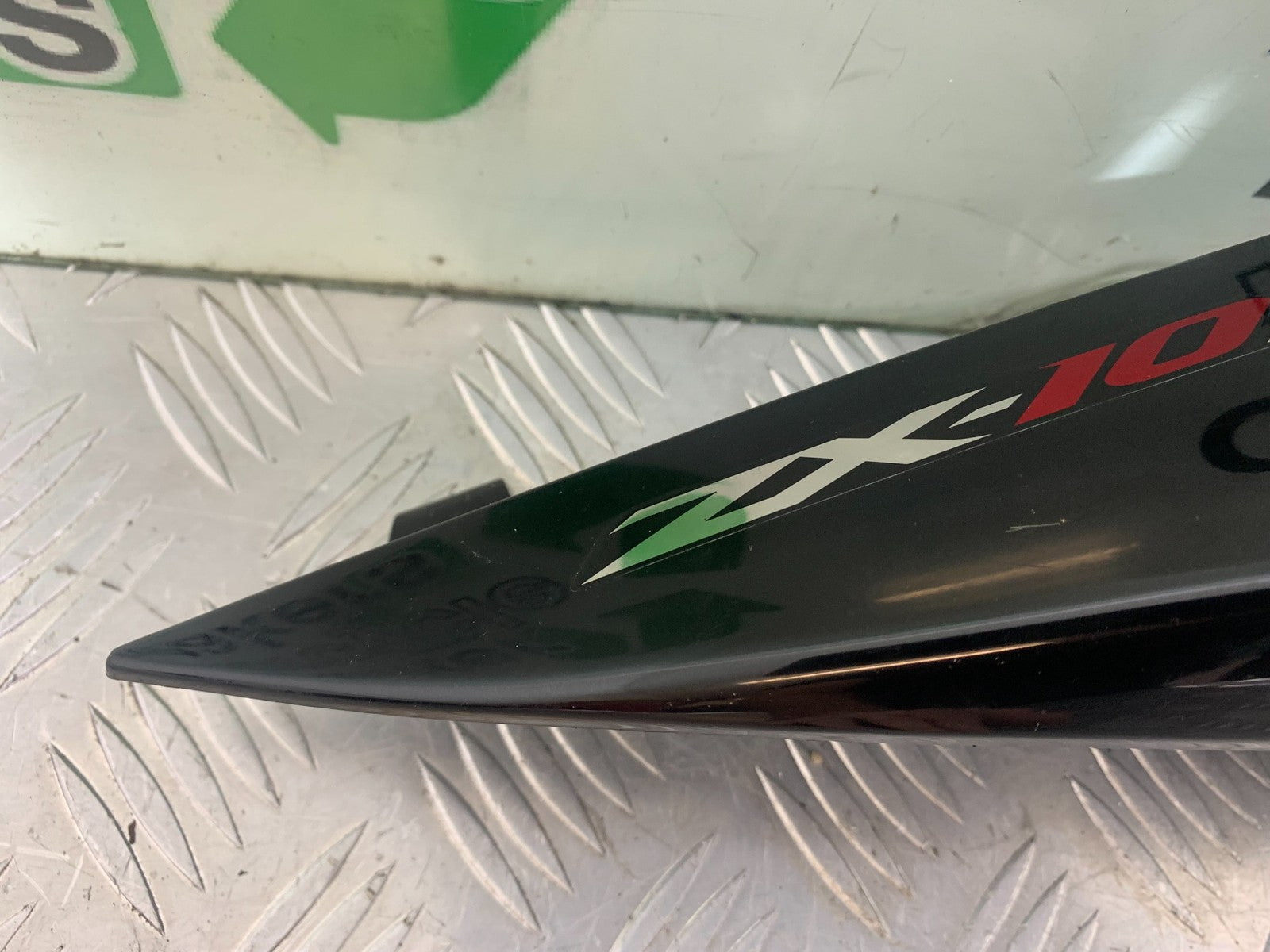 KAWASAKI ZX10R ZX10 R RIGHT SEAT PANEL  2008-2010 (CMB1206)