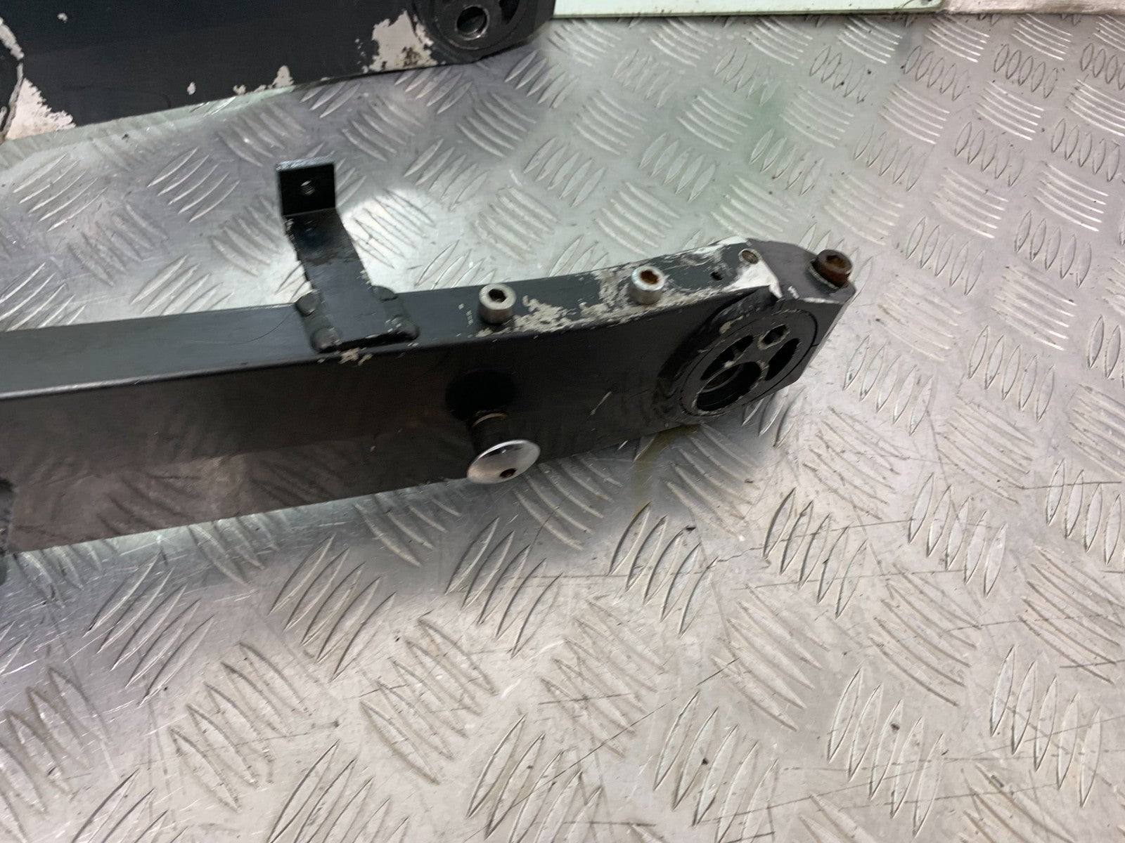 KAWASAKI ZZR1100 D SWINGARM   YEAR 1993-2001 (CMB1189)