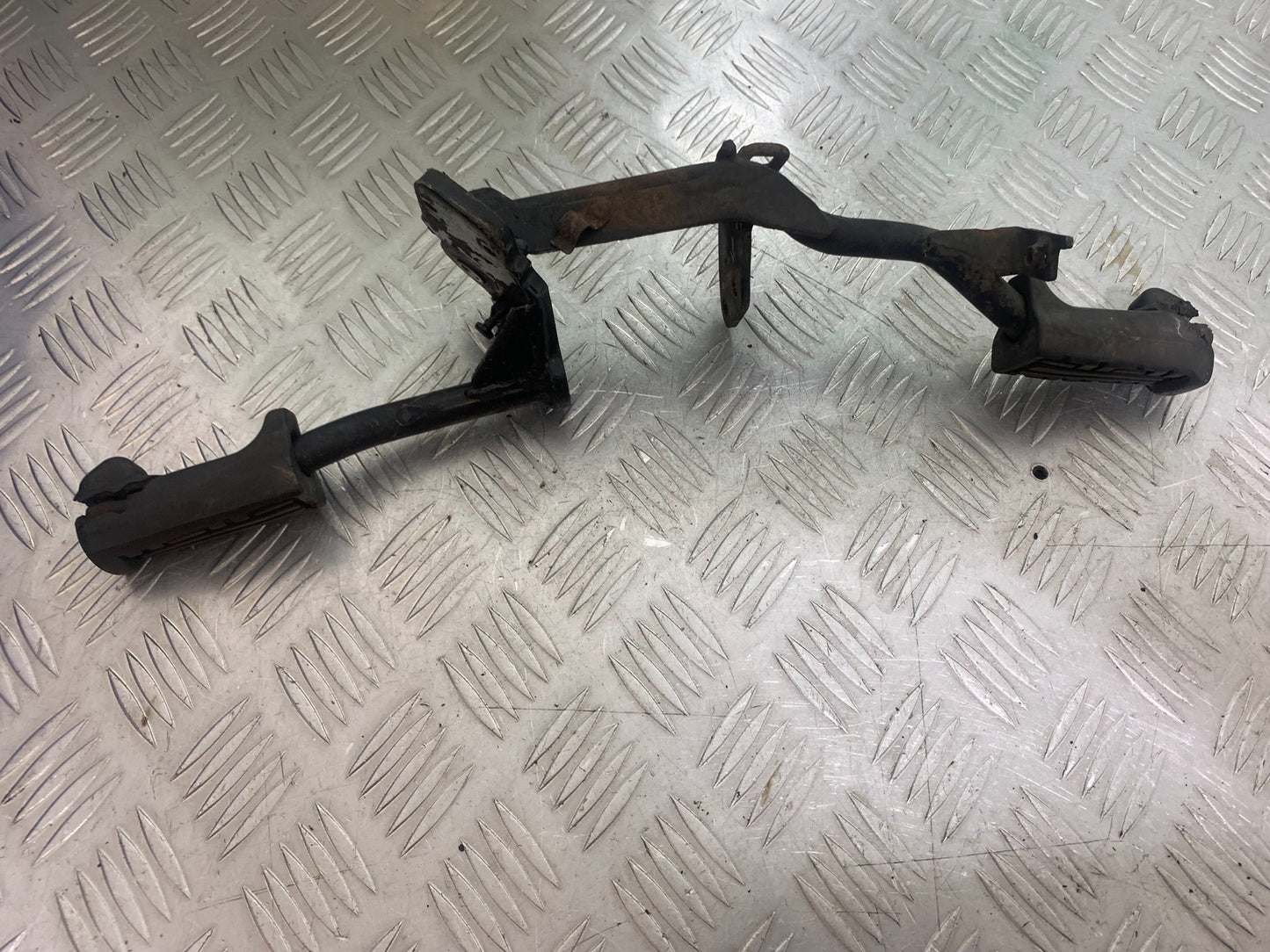 YAMAHA YBR125 YBR 125 FRONT FOOTREAR BAR YEAR 2010-2017 (CMB1163)