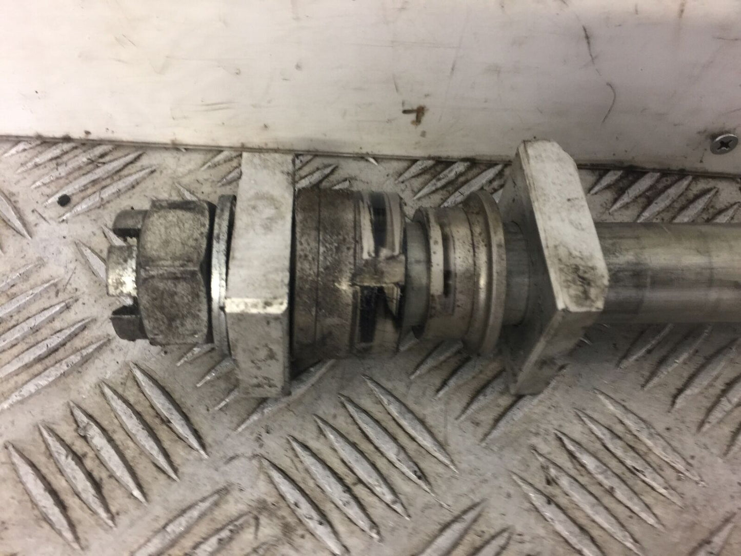 KAWASAKI ZX6R ZX6 R P7F P8F REAR WHEEL SPINDLE YEAR 2007 2008 (STOCK 337)