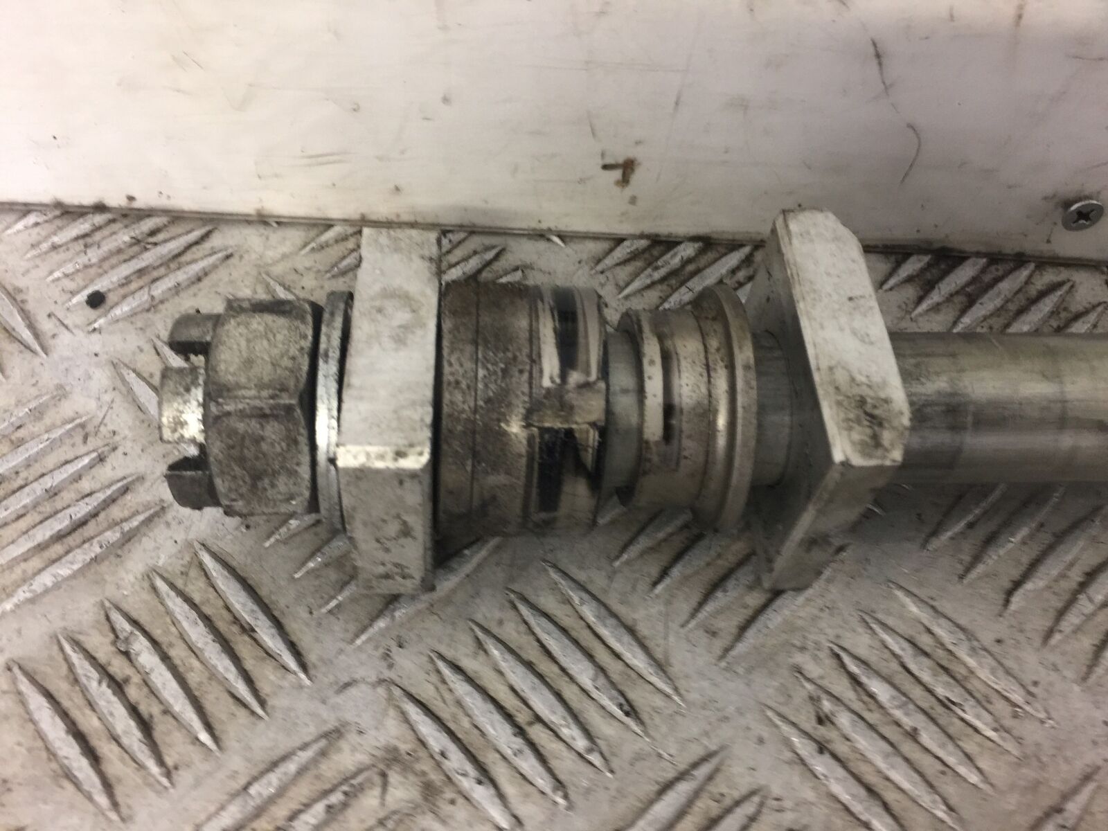KAWASAKI ZX6R ZX6 R P7F P8F REAR WHEEL SPINDLE YEAR 2007 2008 (STOCK 337)