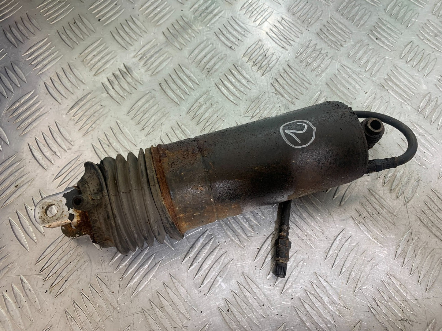 HONDA GL500 GL 500 SILVERWING REAR SHOCK  YEAR 1981-82  (CMB1168)