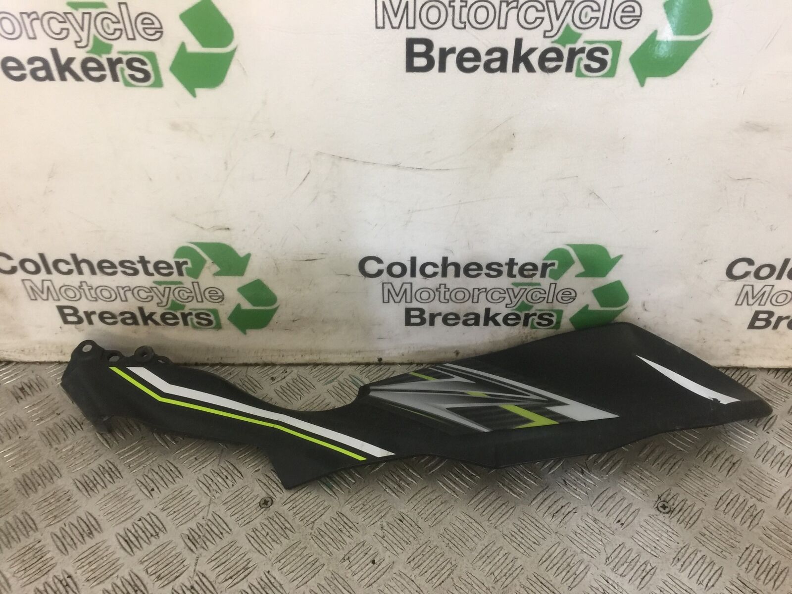KAWASAKI Z125 Z 125 LEFT SEAT PANEL 2018-2020 (STOCK 743)