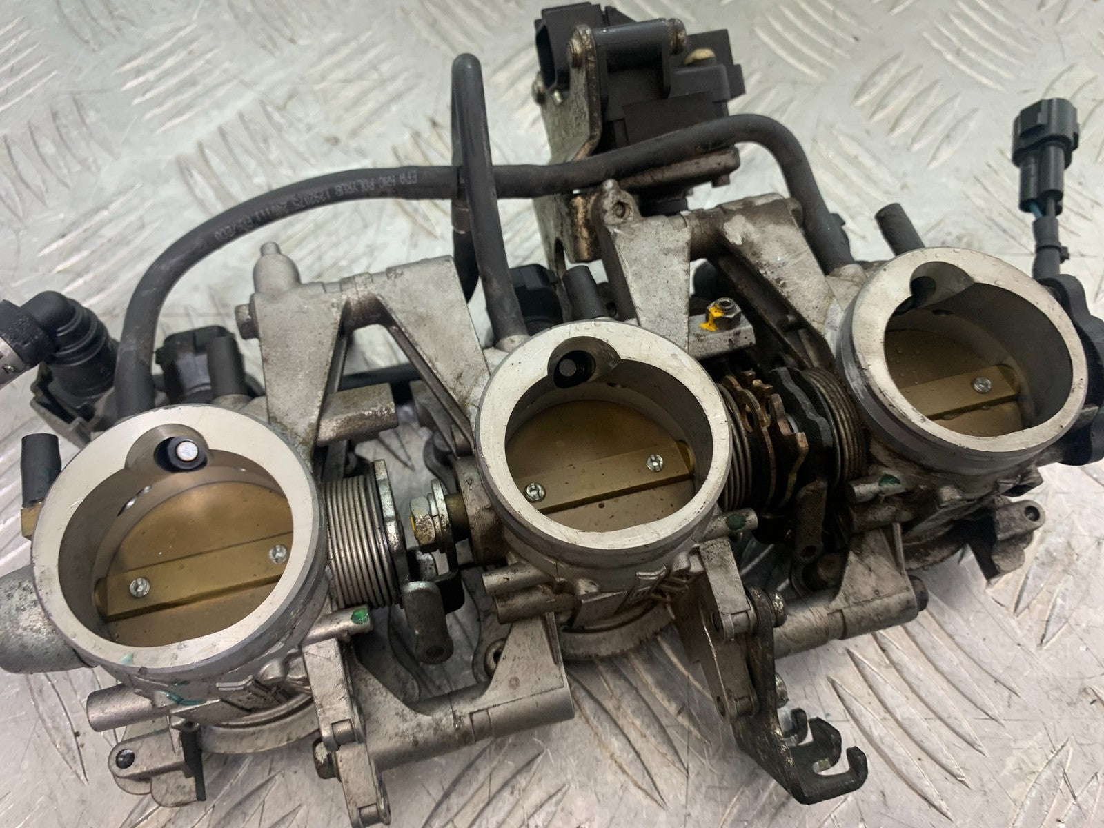 TRIUMPH 675 STREET TRIPLE R THROTTLE BODIES  YEAR 2013 - 2016 (CMB1221)