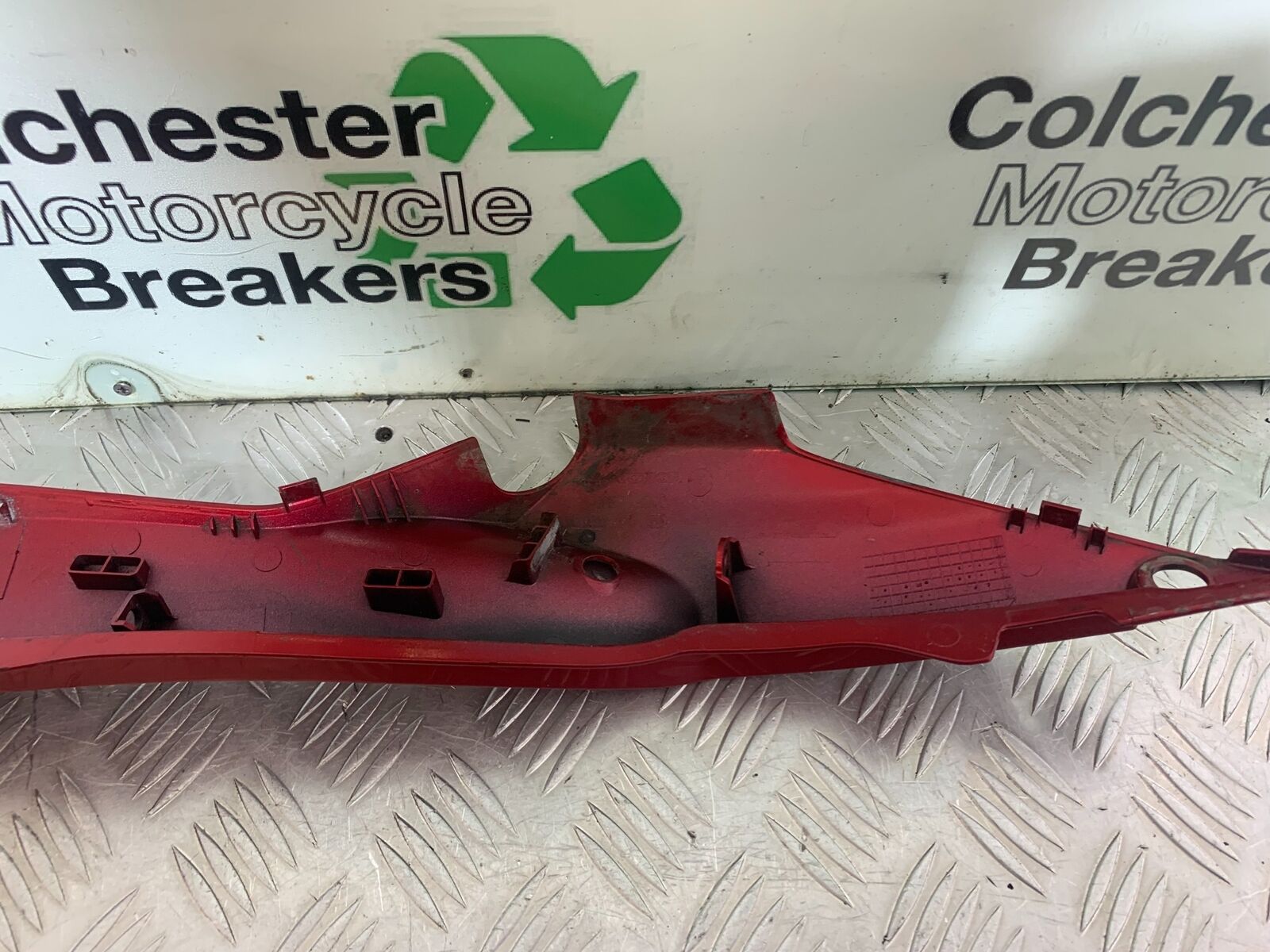 HONDA CBR650 F CBR 650F LEFT SEAT PANEL   YEAR 2014-17  (CMB1130)