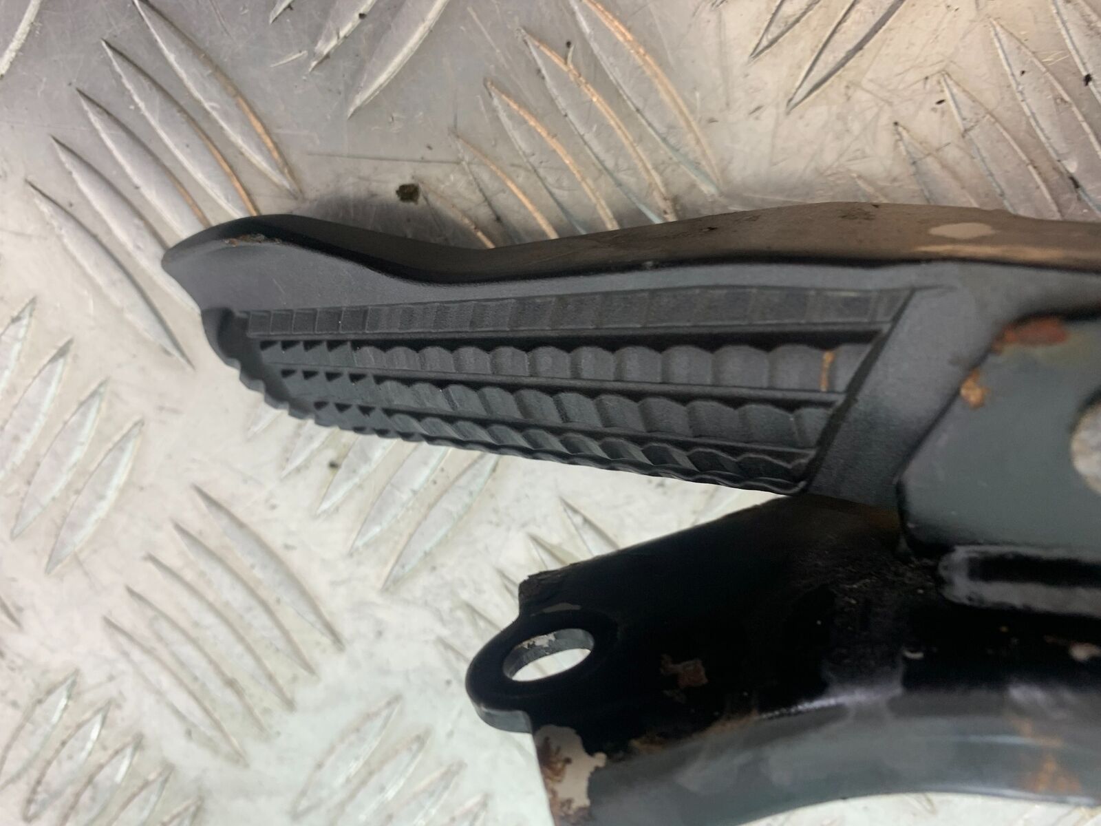 SUZUKI AN400 AN 400 BURGMAN FOOTPEGS YEAR 2017-2024 (CMB1118)