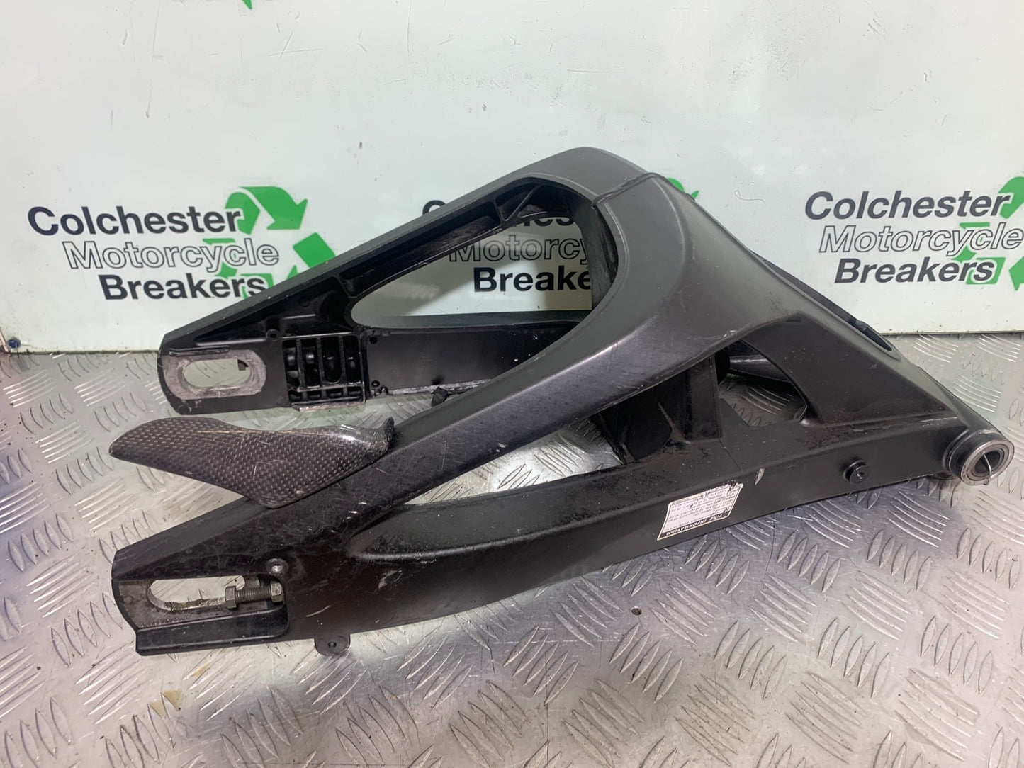 YAMAHA YZF R1 SWINGARM    YEAR 2004-2006 (CMB1155)