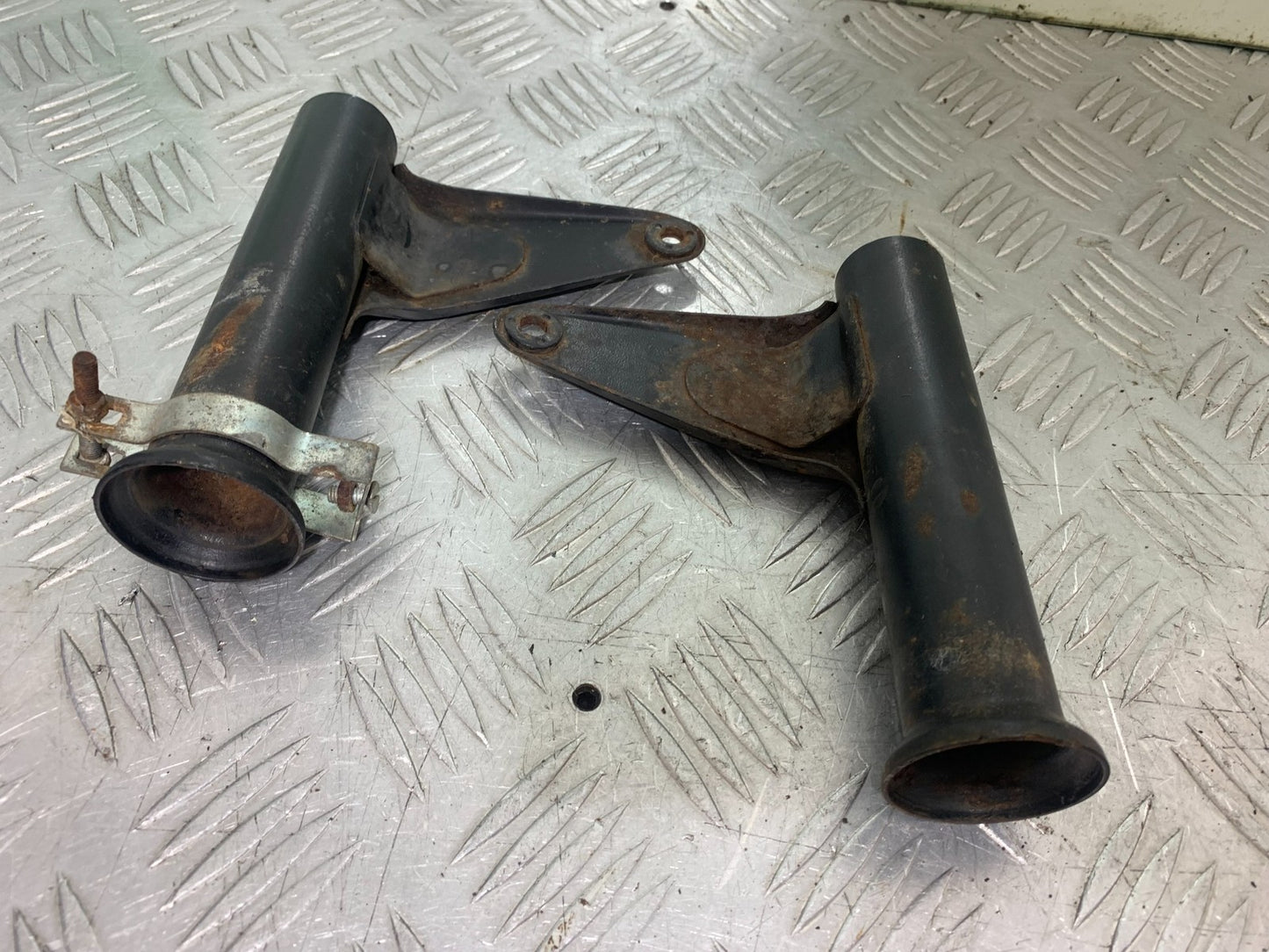 HONDA CG125 CG 125 HEADLIGHT BRACKETS   YEAR 1998-2000 (CMB1282)