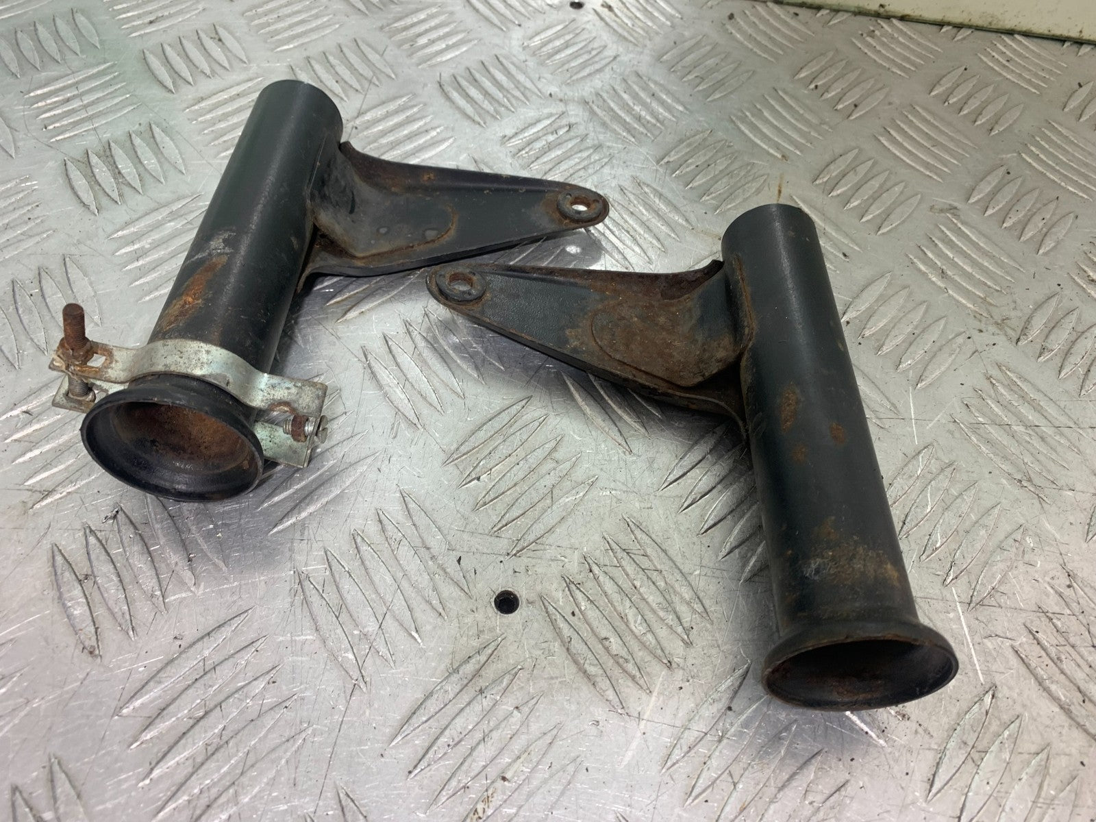 HONDA CG125 CG 125 HEADLIGHT BRACKETS   YEAR 1998-2000 (CMB1282)