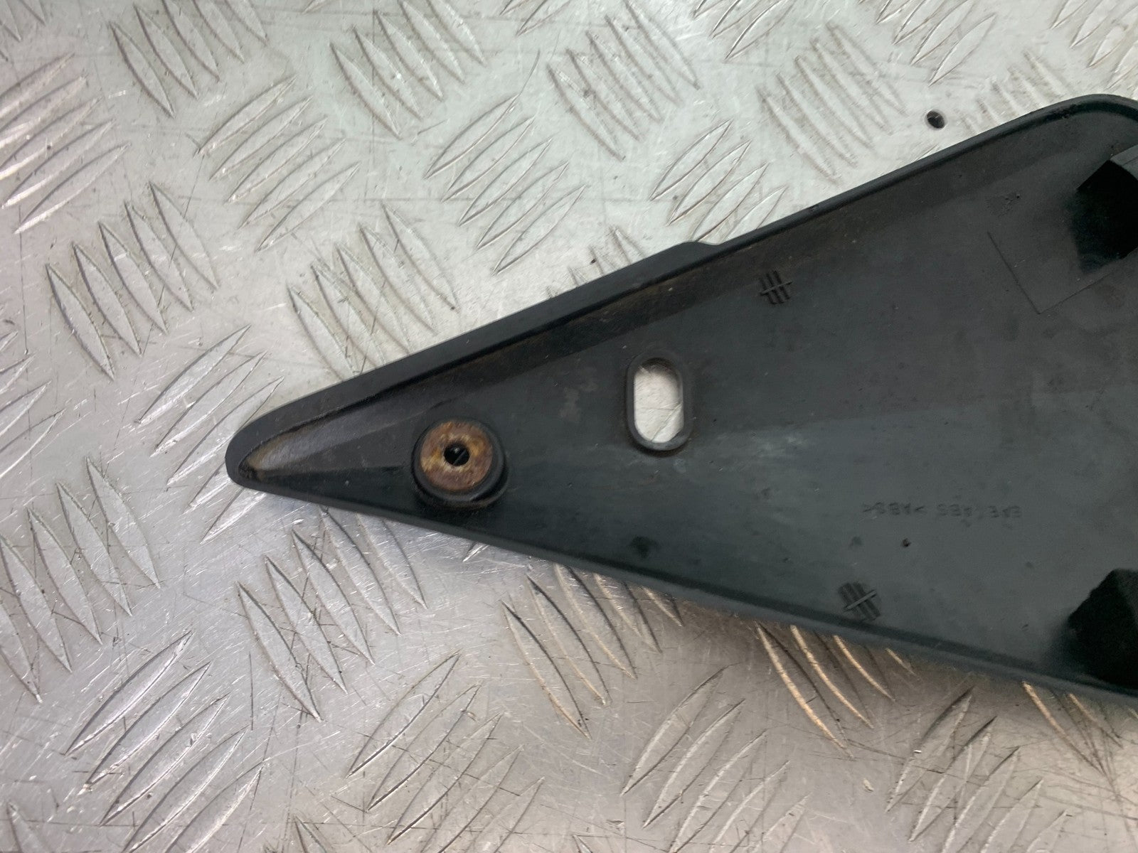 SUZUKI GSF600 GSF 600 BANDIT RIGHT SIDE PANEL   2000-2004 (CMB1269)