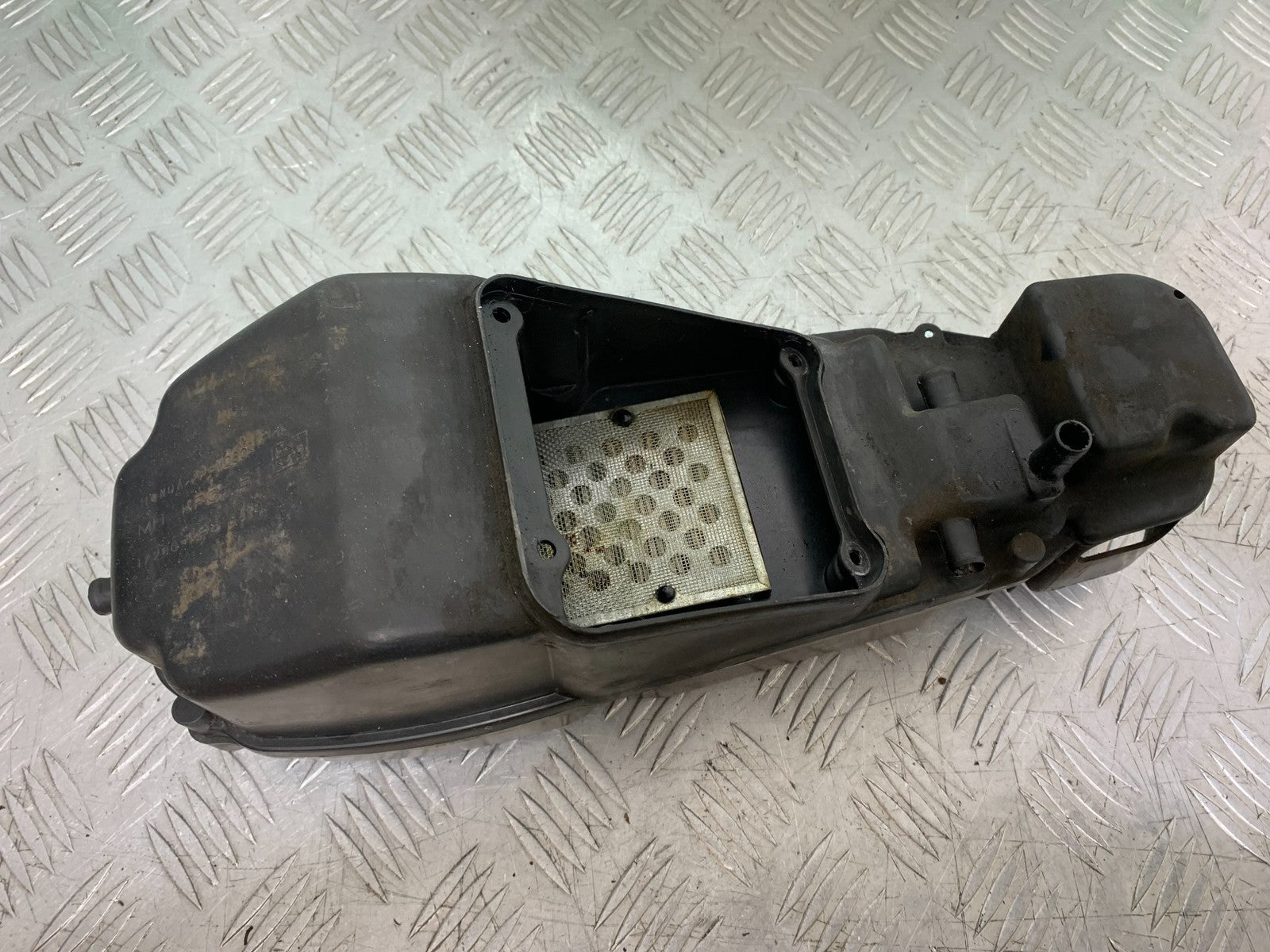 HONDA XL125 VARADERO AIRBOX   YEAR 2001-2006  (CMB1304)