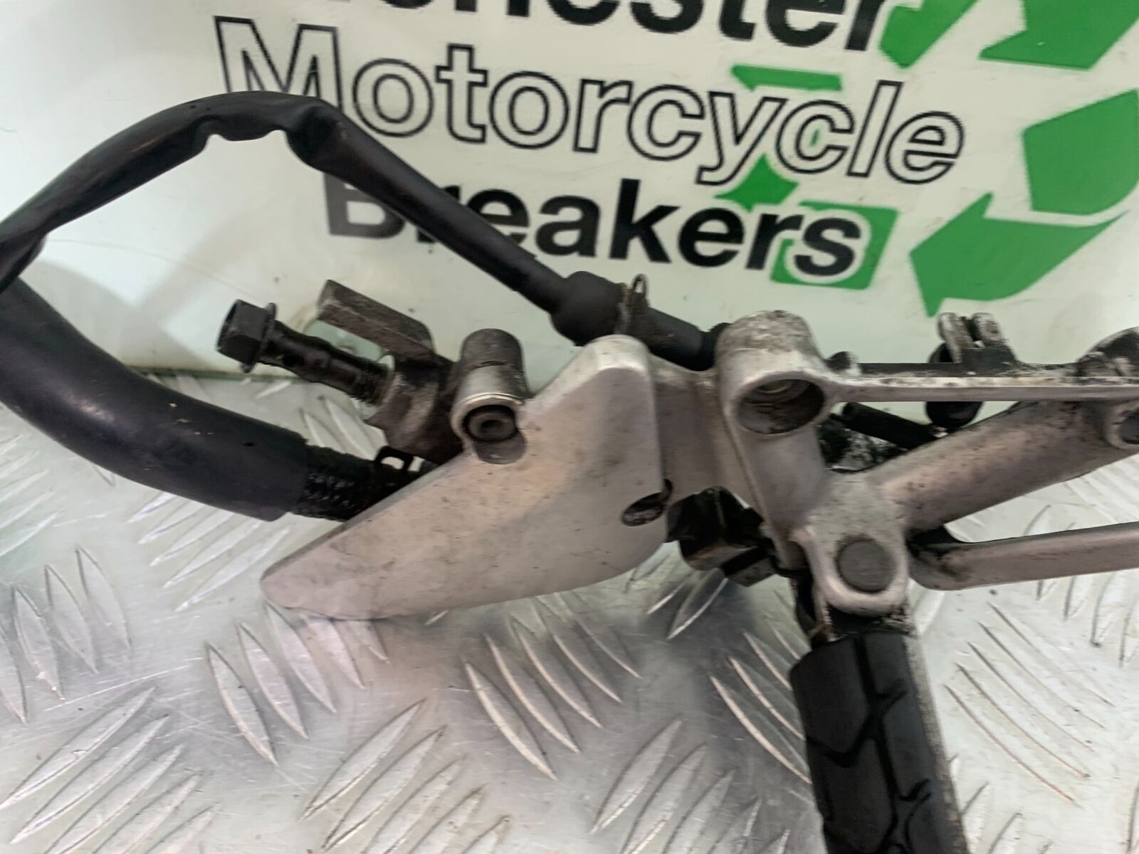 HONDA CBR1100 BLACKBIRD FRONT RIGHT HANGER  YEAR 1999-2005 (CMB1103)