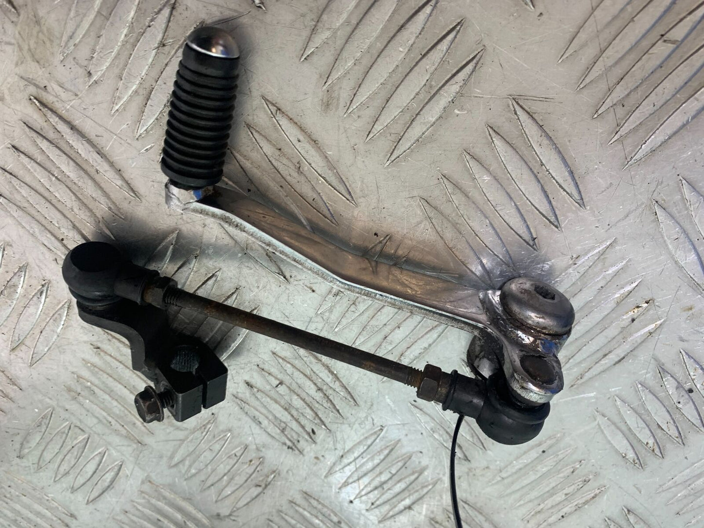 KAWASAKI Z750 ZR750 ZR-7S GEAR LEVER  YEAR 1999-05 (CMB1135)