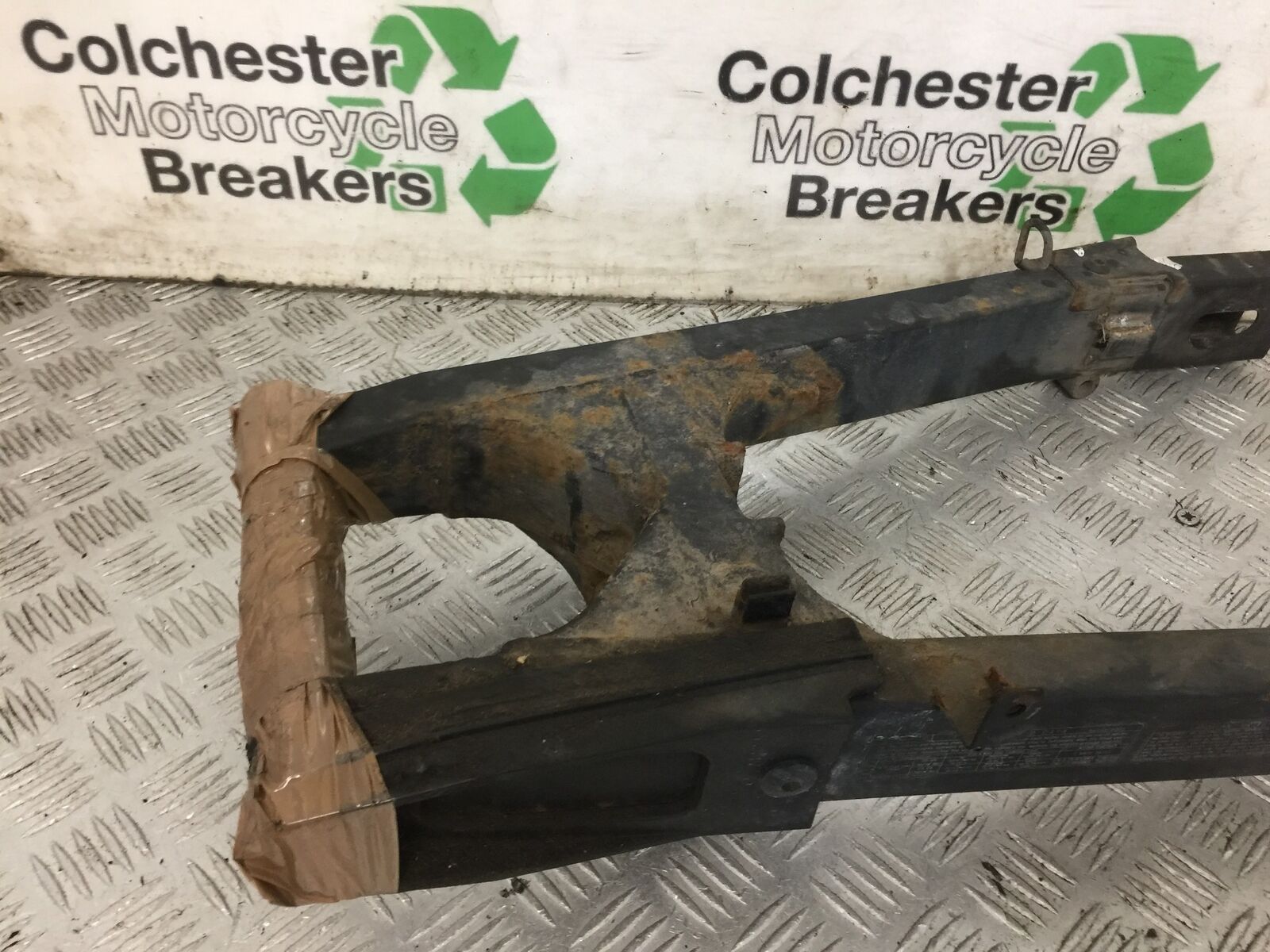 KAWASAKI NINJA 250 R EX250 SWINGARM  YEAR 2008  (STOCK 879)