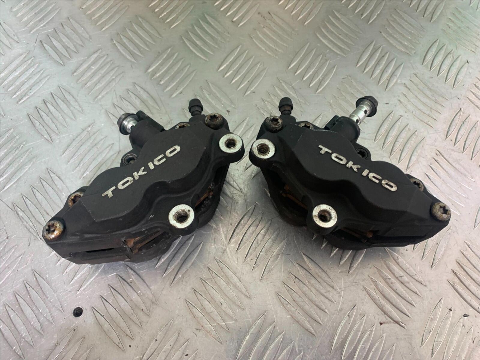 SUZUKI GSF1250 GSF 1250 BANDIT FRONT CALIPERS  YEAR 2007-2011 (CMB1125)