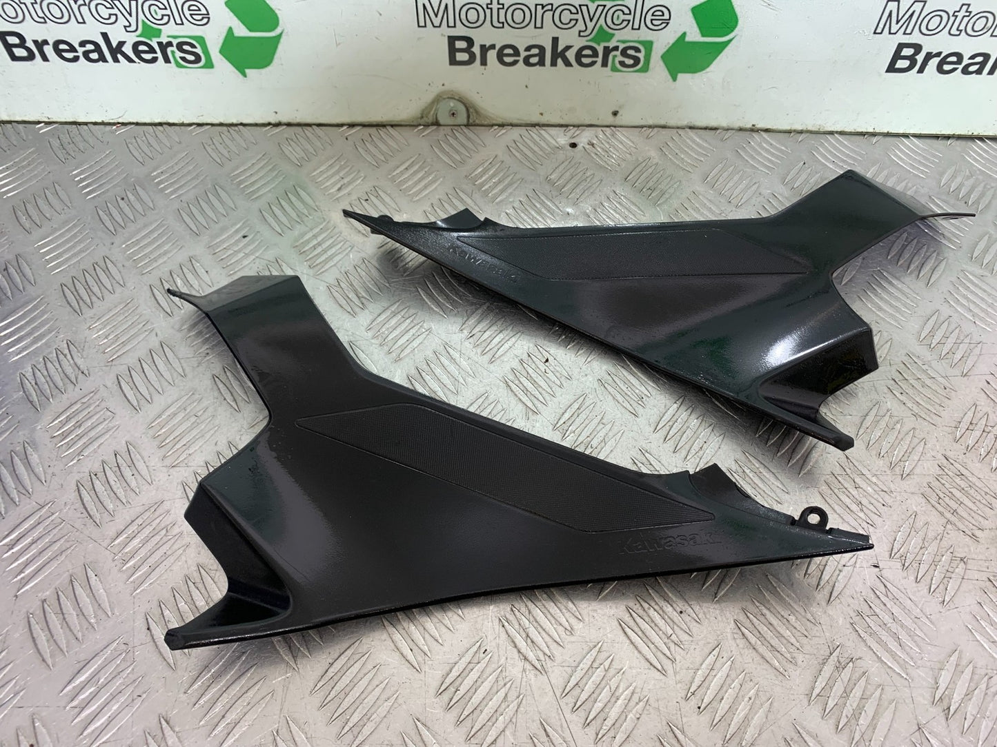KAWASAKI NINJA 400 EX 400 LEFT AND RIGHT INFILLS  YEAR 2018-2022 (CMB1278)