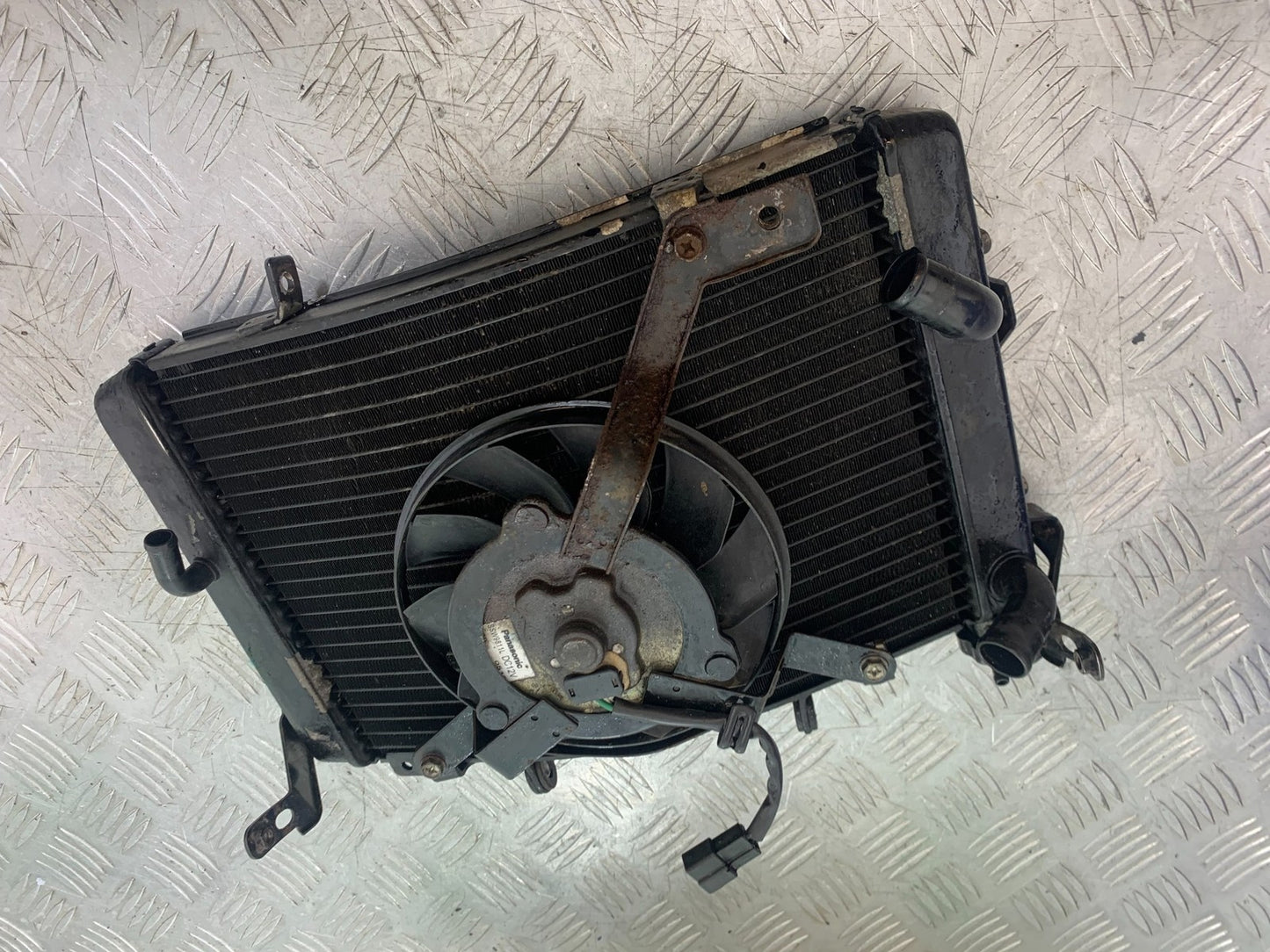 TRIUMPH 675 STREET TRIPLE R RADIATOR AND FAN  YEAR 2013 - 2016 (CMB1221)