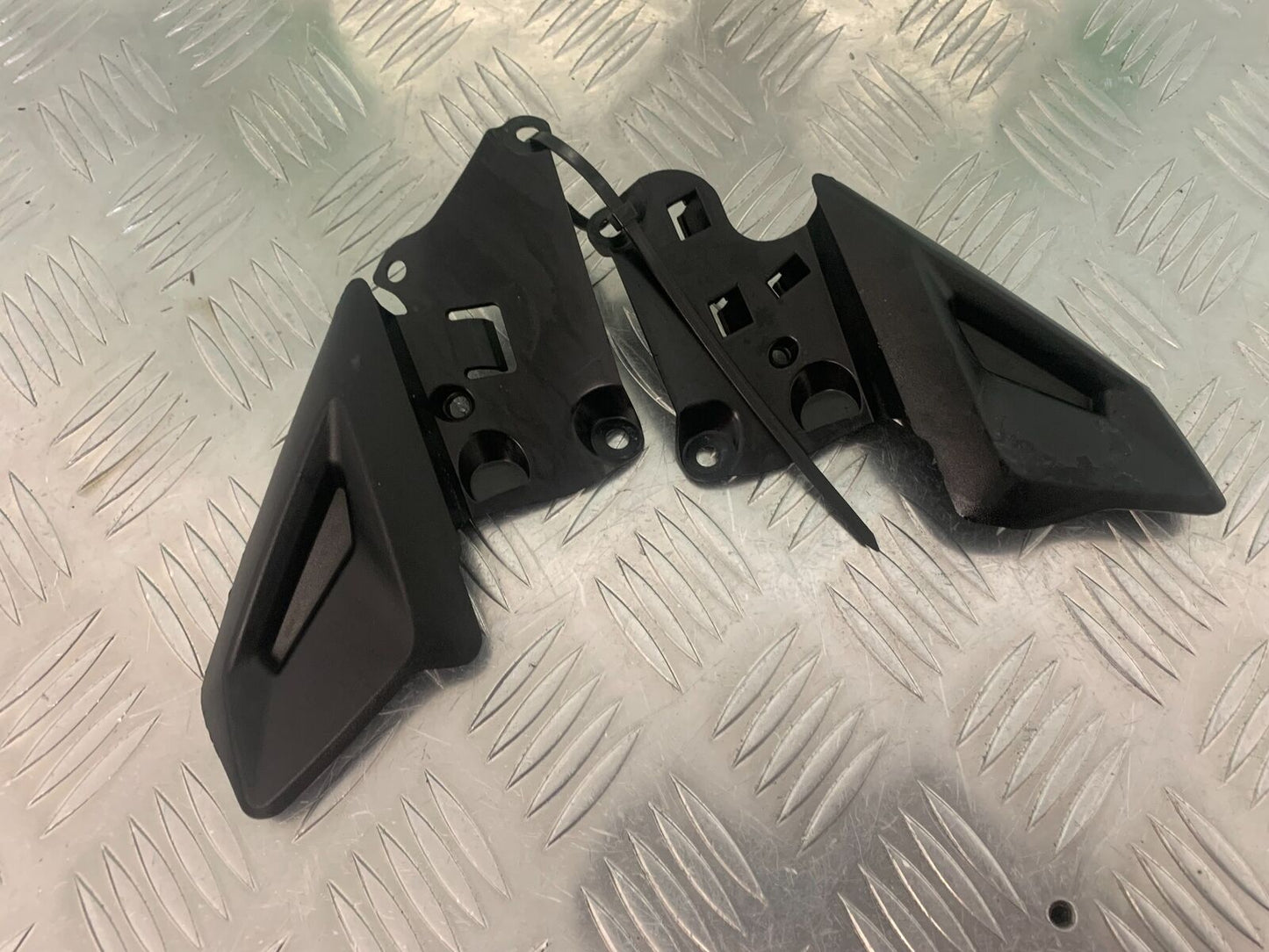 TRIUMPH 675 STREET TRIPLE RX 2X INFILLS PANELS  YEAR 2015-2017 (STOCK 971)
