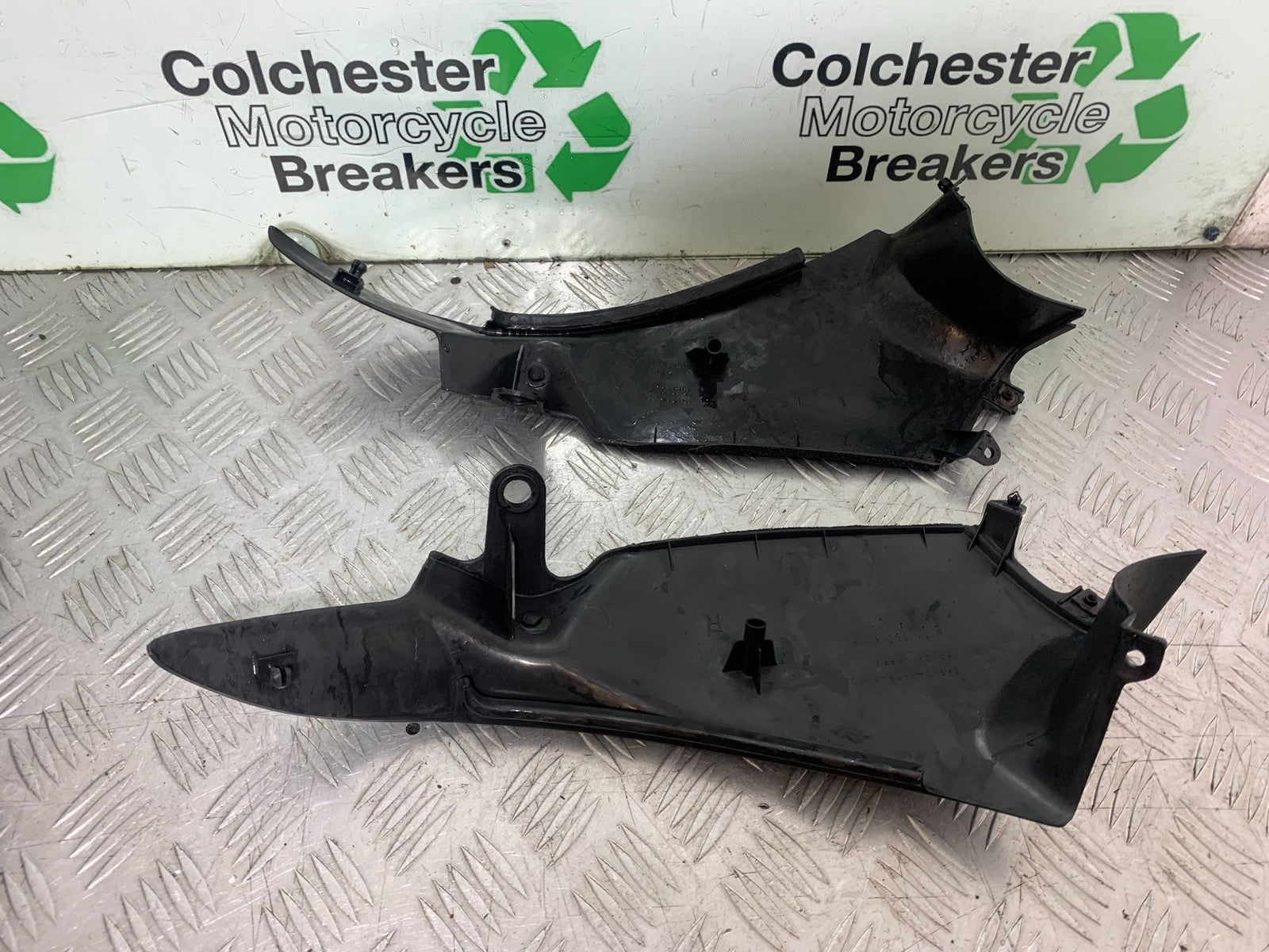 HONDA CBR1100 BLACKBIRD TOP FAIRING SIDE INFILLS YEAR 1999-2005 (CMB1232)