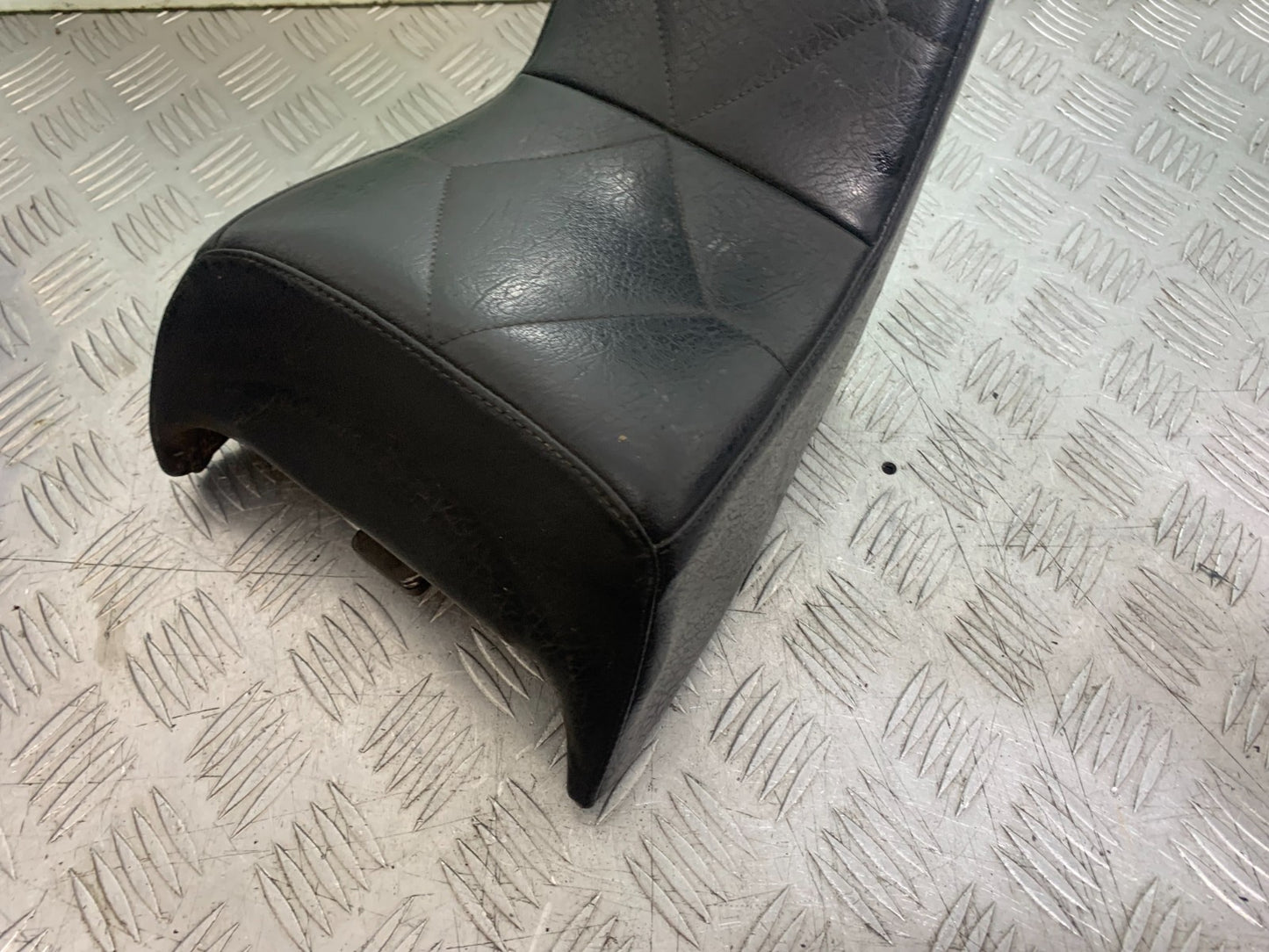 HONDA VT700 VT 700 SHADOW REAR SEAT  YEAR 1984-85 (CMB1328)