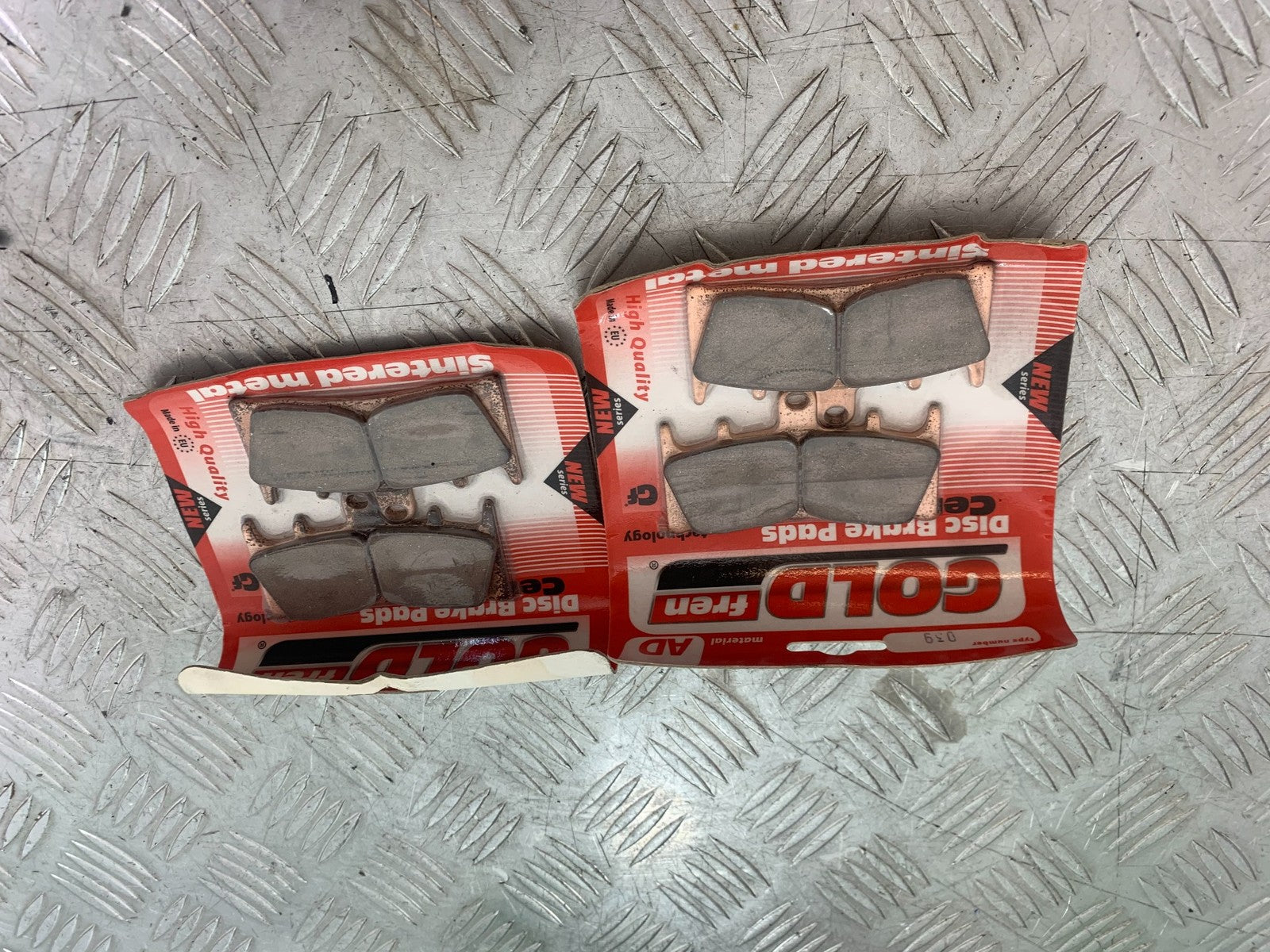 KAWASAKI ZX9R ZX9 E1 FRONT BRAKE PADS    YEAR 2000-01 (CMB1171)