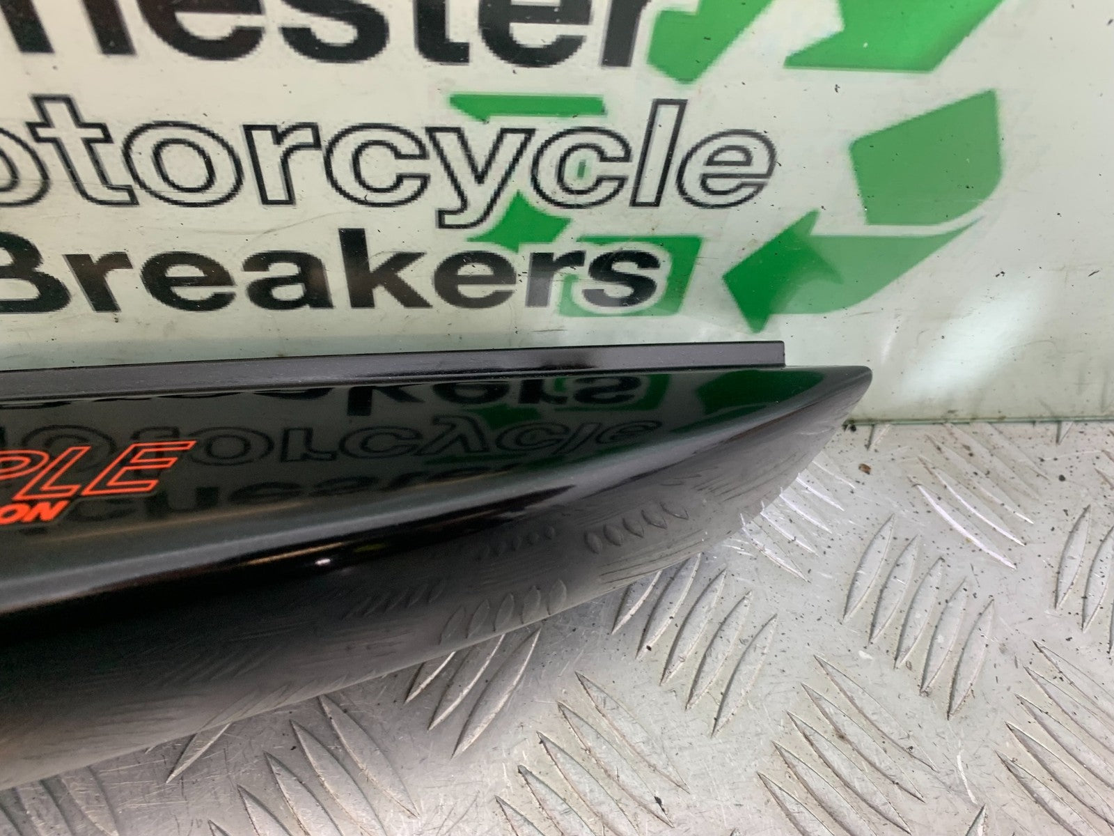 TRIUMPH SPEED TRIPLE R 1050 LEFT SEAT PANEL  2009 (CMB1183)