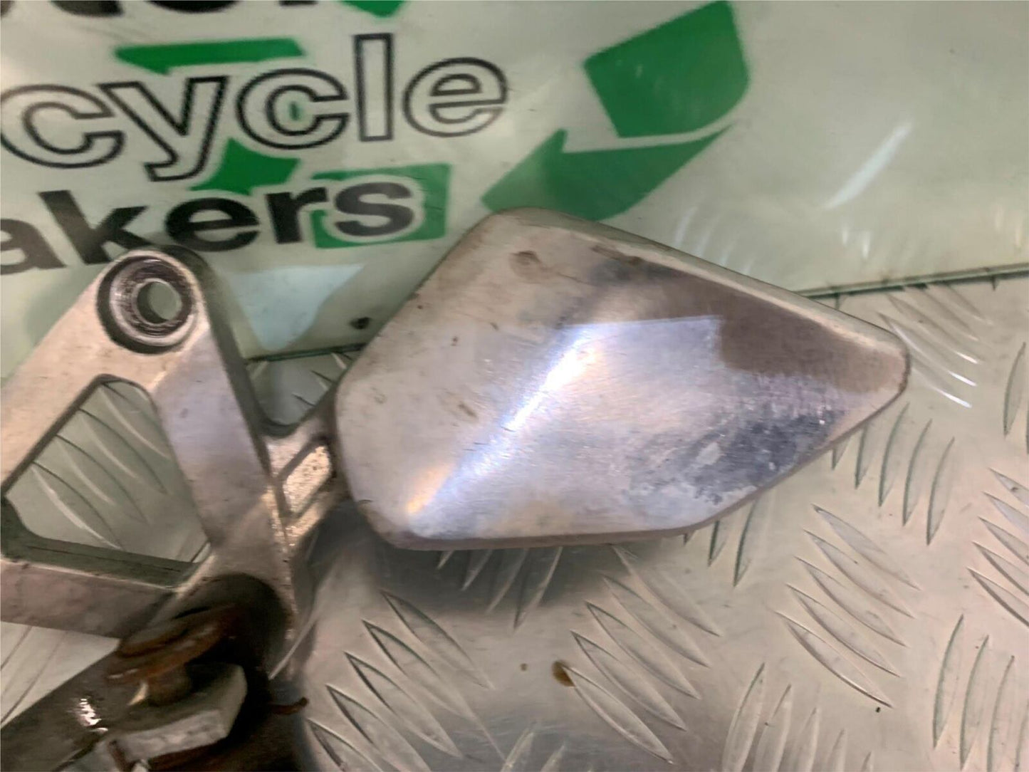 YAMAHA FZS600 FAZER 600 LEFT HANGER  YEAR 1998-2001 (STOCK 964)