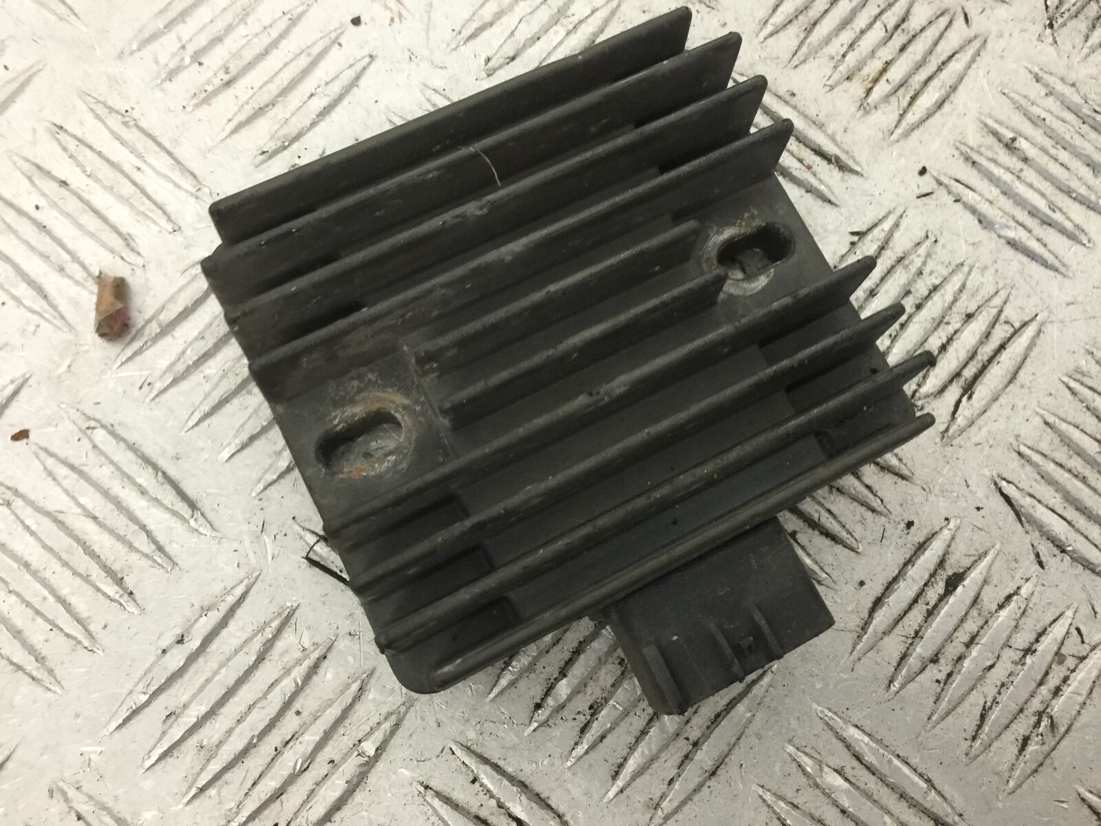 KAWASAKI NINJA 250 R EX250 REGULATOR  YEAR 2008  (STOCK 879)