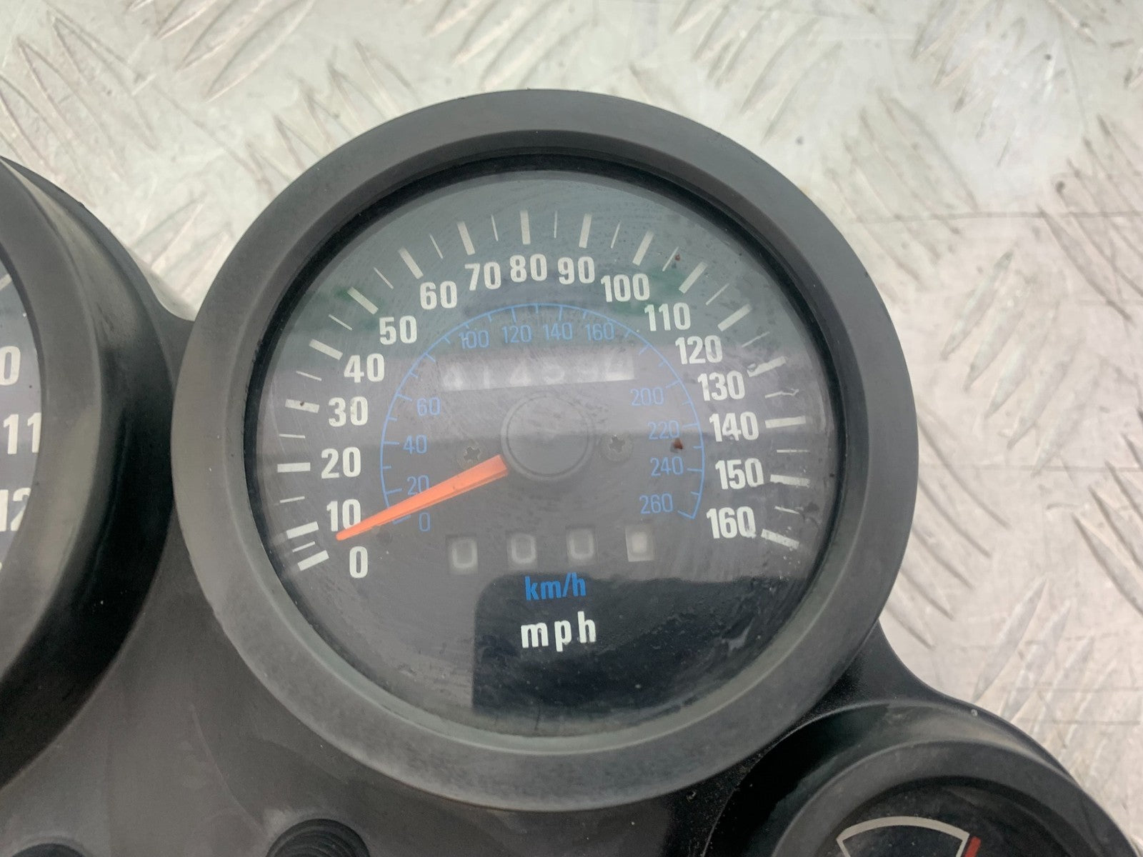 KAWASAKI GPZ600 GPZ 600 CLOCKS SPEEDO DASH  YEAR 1988-90 (CMB1258)