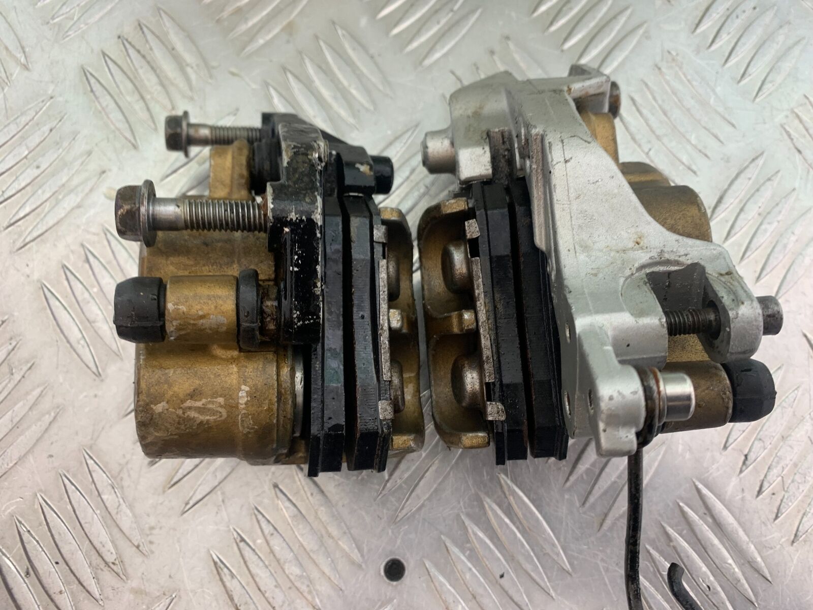 HONDA VFR400 VFR 400 NC21 FRONT BRAKE CALIPERS   YEAR 1986-87 (CMB1043)