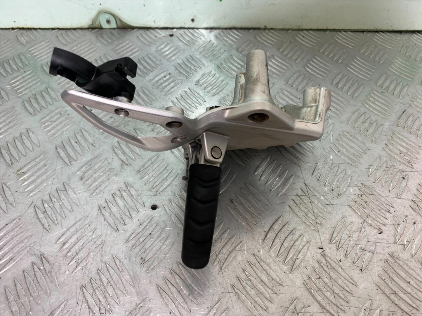 BMW F800 GT FRONT RIGHT HANGER AND PEG  YEAR 2013-2017 (CMB1248)