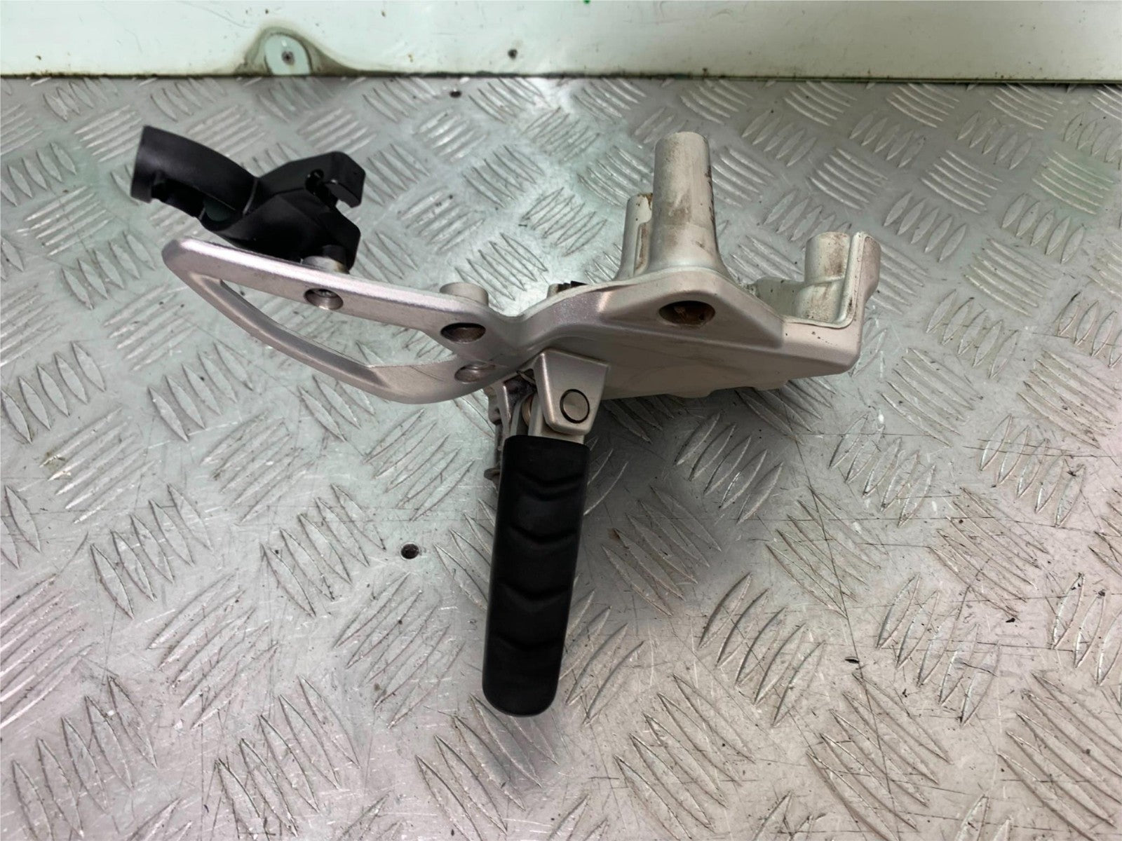 BMW F800 GT FRONT RIGHT HANGER AND PEG  YEAR 2013-2017 (CMB1248)