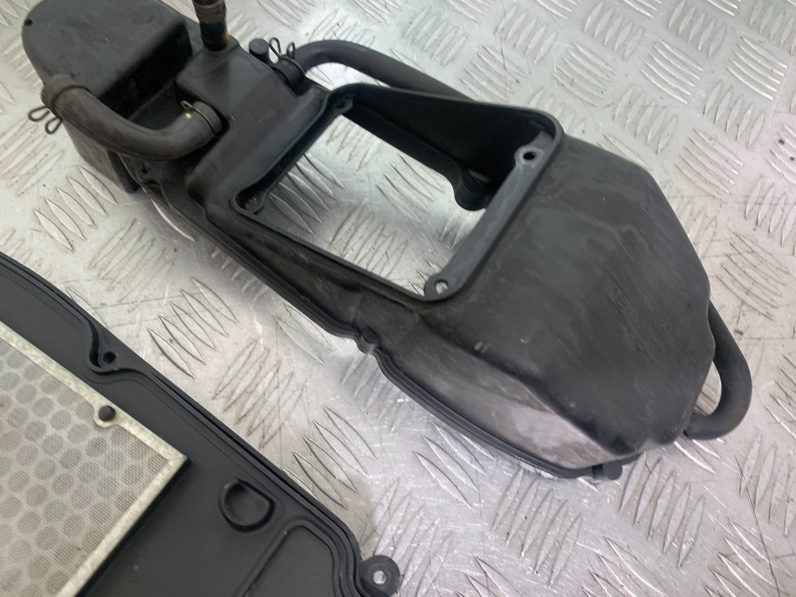 HONDA XL125 VARADERO AIRBOX  YEAR 2001-2006  (CMB1210)