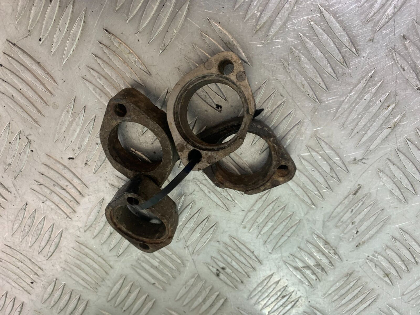 KAWASAKI Z750 ZR750 ZR-7S EXHAUST CLAMPS  YEAR 1999-05 (CMB1135)