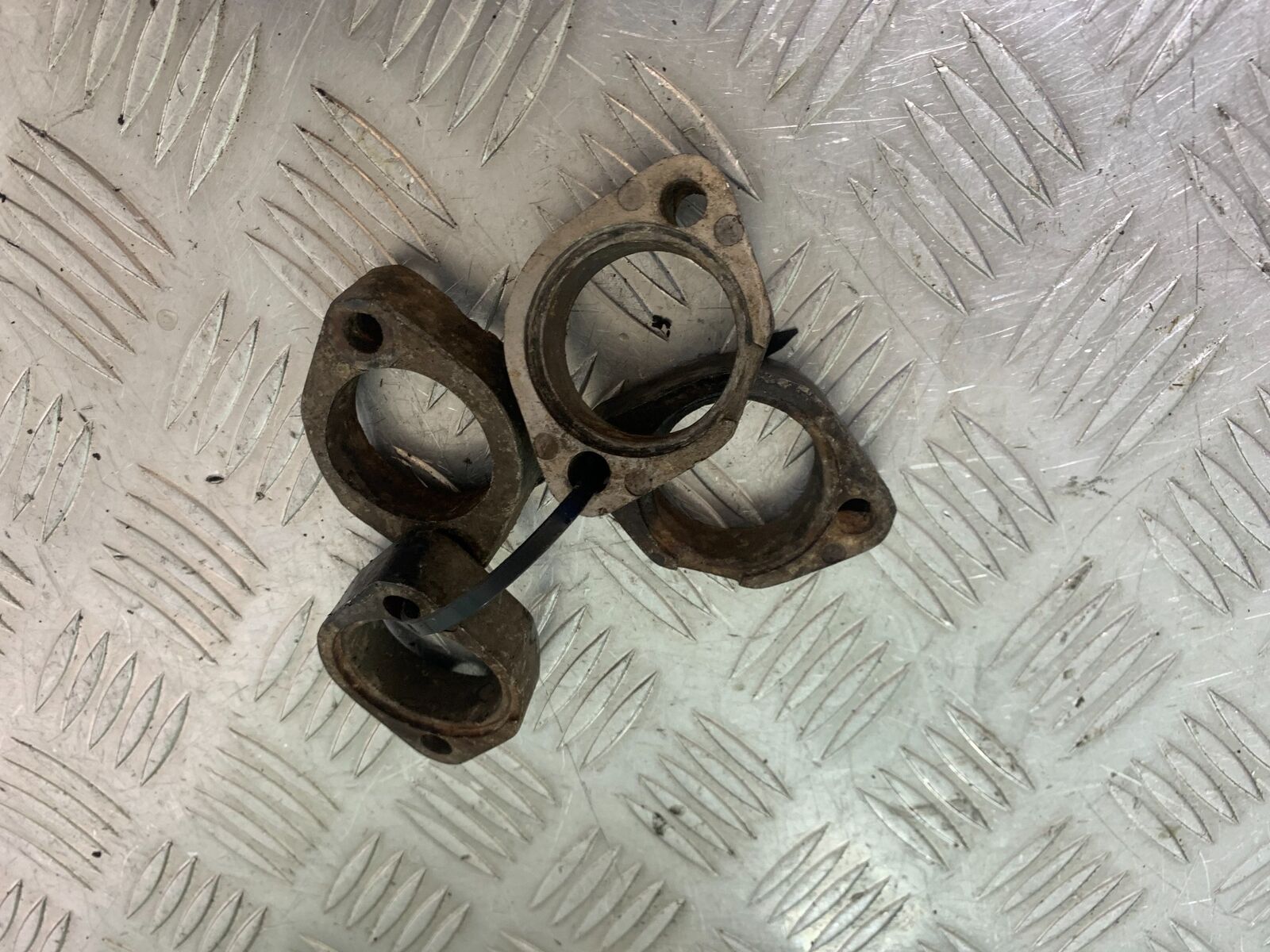 KAWASAKI Z750 ZR750 ZR-7S EXHAUST CLAMPS  YEAR 1999-05 (CMB1135)