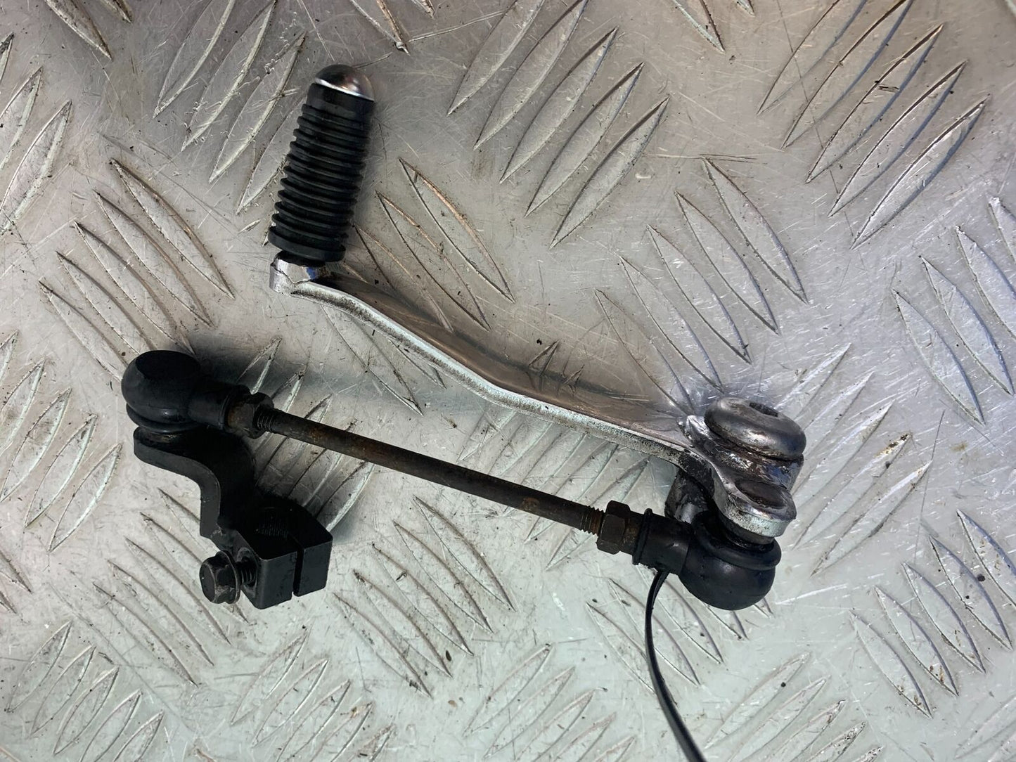 KAWASAKI Z750 ZR750 ZR-7S GEAR LEVER  YEAR 1999-05 (CMB1135)