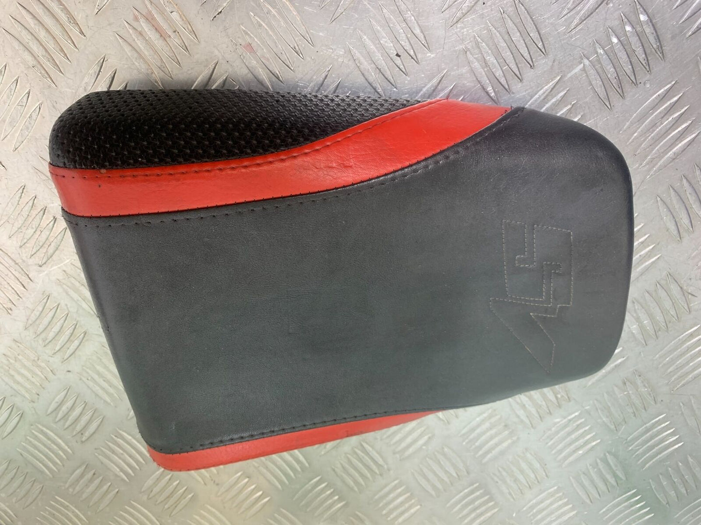 SUZUKI SV1000 SV 1000 K3 REAR SEAT   YEAR 2003-2006 (CMB1111)