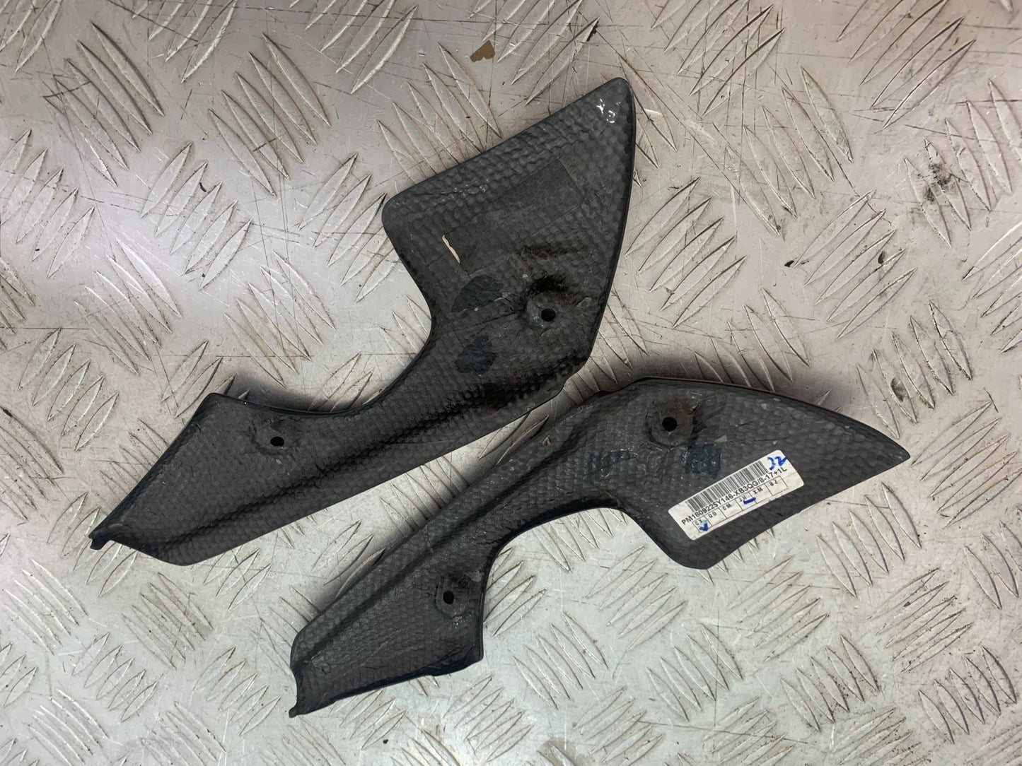 YAMAHA YZF R1 14 B BIG BANG LEFT & RIGHT CARBON TOP INFILLS   2009-14 (CMB1175)