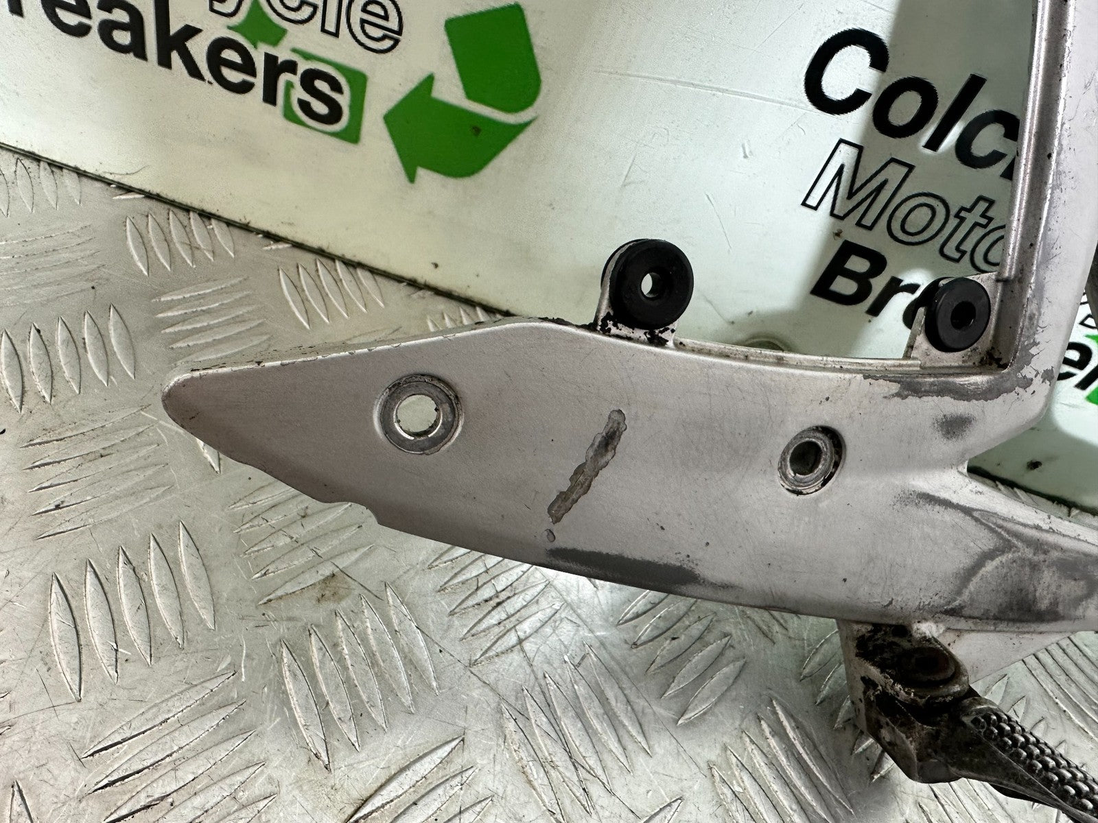 KAWASAKI ER6 F ER6F LEFT HANGER AND PEGS YEAR 2005-2008 (CMB1178)