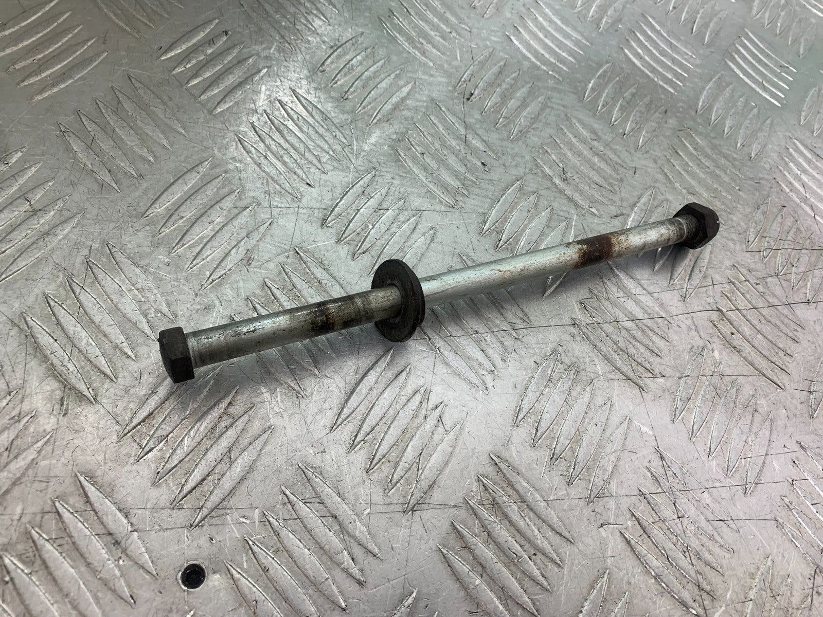 SUZUKI GP100 GP 100 SWINGARM SPINDLE  YEAR 1978-1988 (CMB1259)