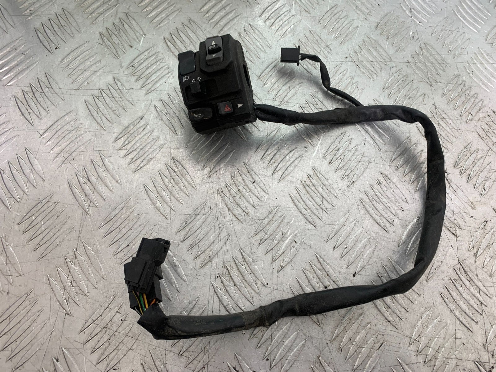 KAWASAKI Z1000 SX LEFT SWITCH GEAR   YEAR 2014-16 (CMB1264)
