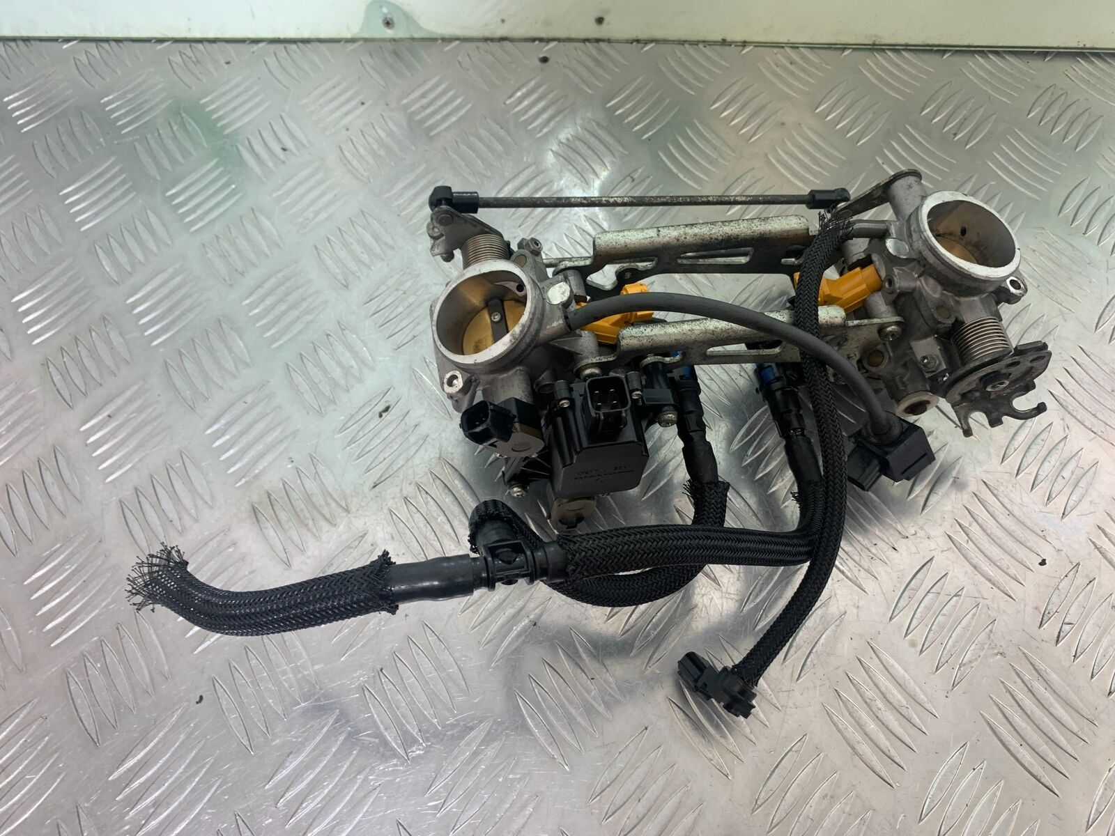 SUZUKI DL 650 V-STROM THROTTLE BODIES YEAR 2016 (STOCK 996)