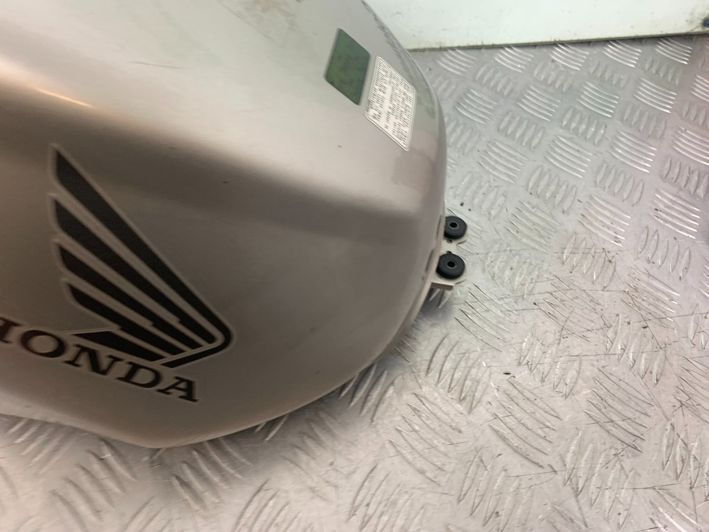 HONDA VFR800 PRE V-TEC PETROL TANK   YEAR 1998-2001 (CMB1233)