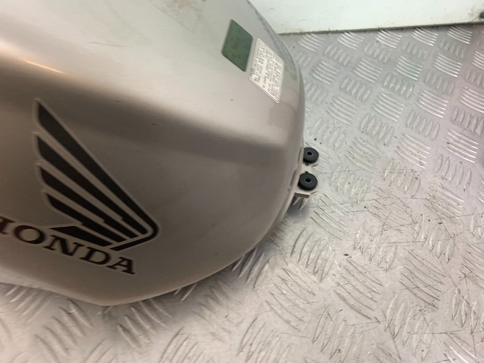 HONDA VFR800 PRE V-TEC PETROL TANK   YEAR 1998-2001 (CMB1233)