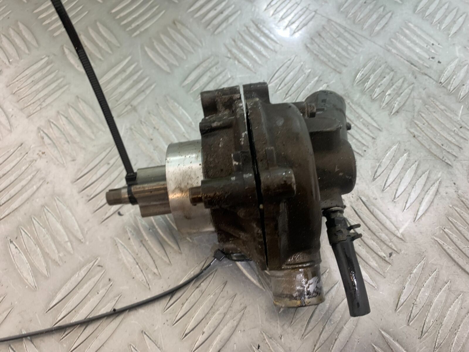 KAWASAKI ZX9R ZX9 C WATER PUMP  YEAR 1998-99 (STOCK 903)